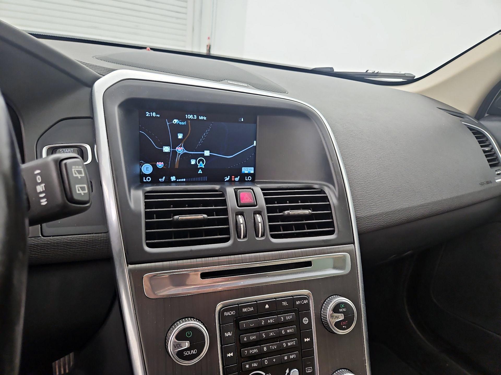 Thumbnail: 2016 Volvo XC60 - 14