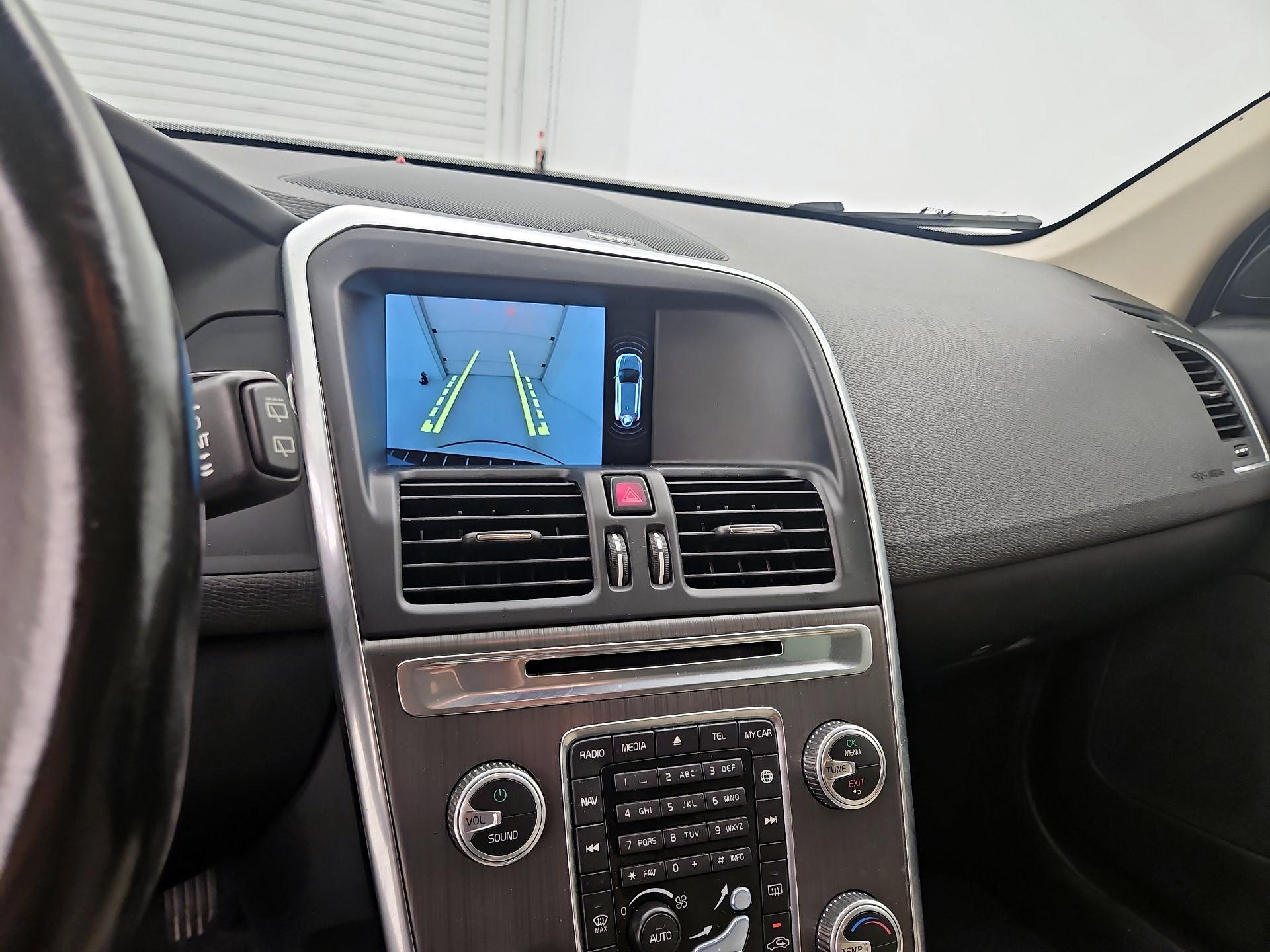 Thumbnail: 2016 Volvo XC60 - 15