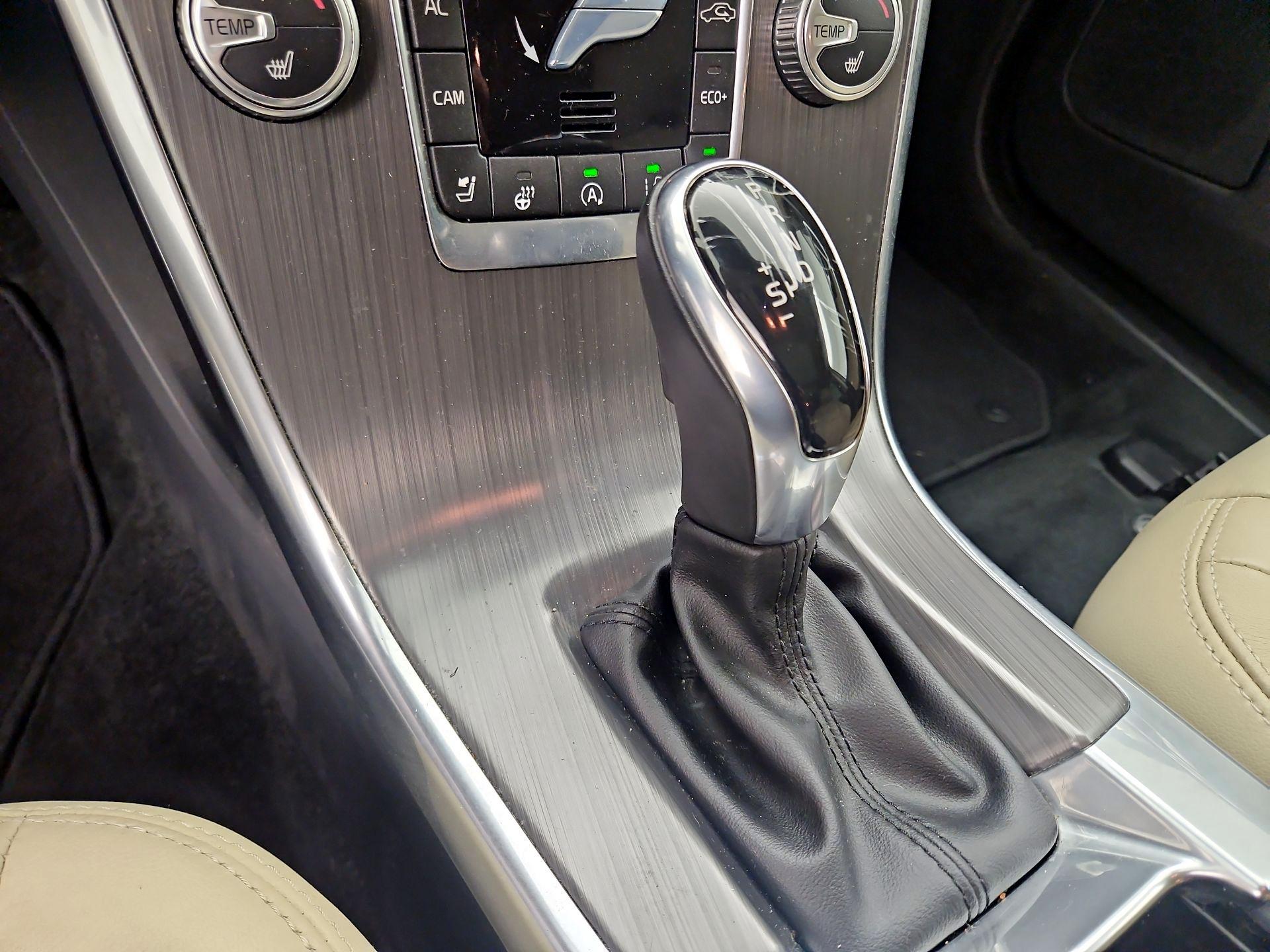 Thumbnail: 2016 Volvo XC60 - 18