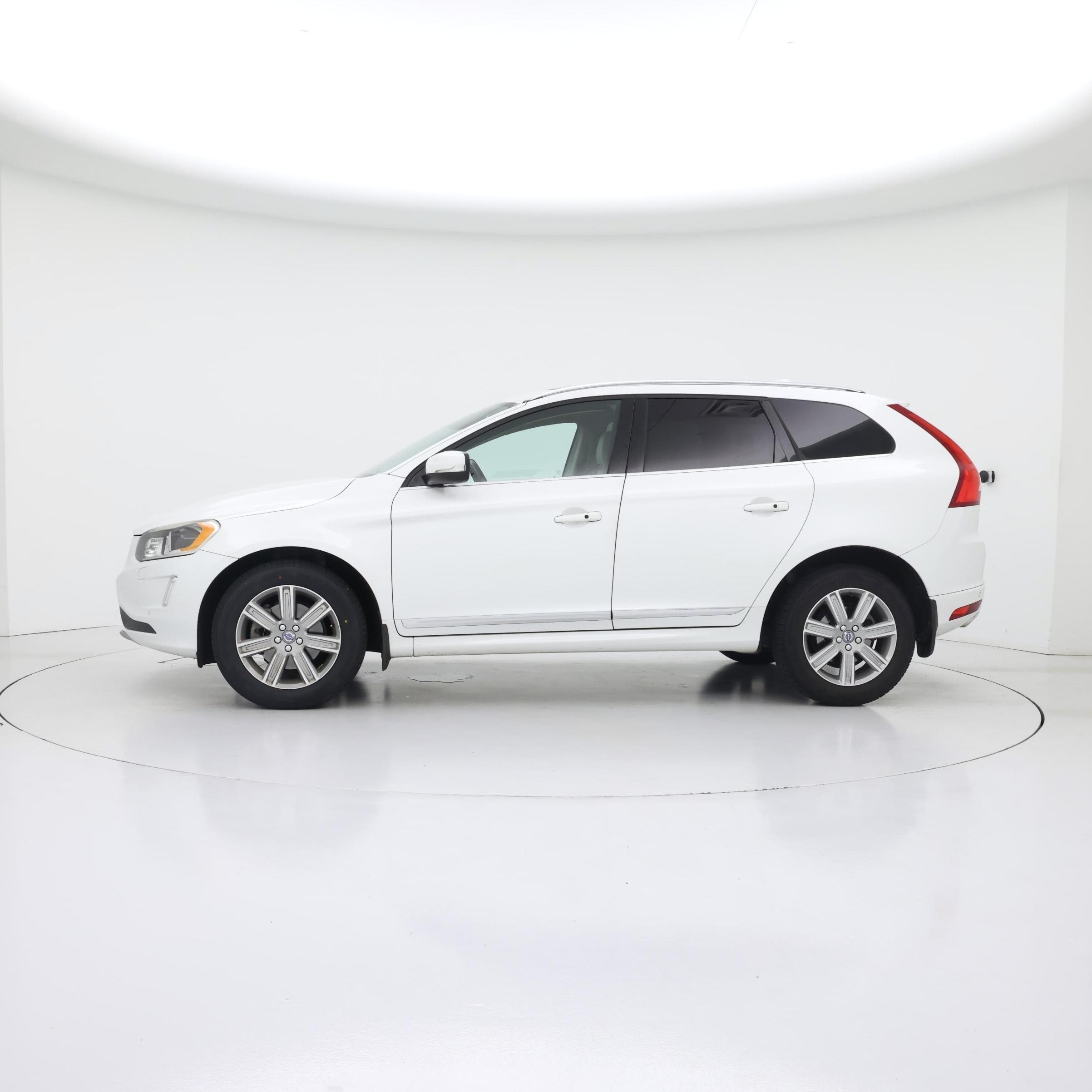 Thumbnail: 2016 Volvo XC60 - 3