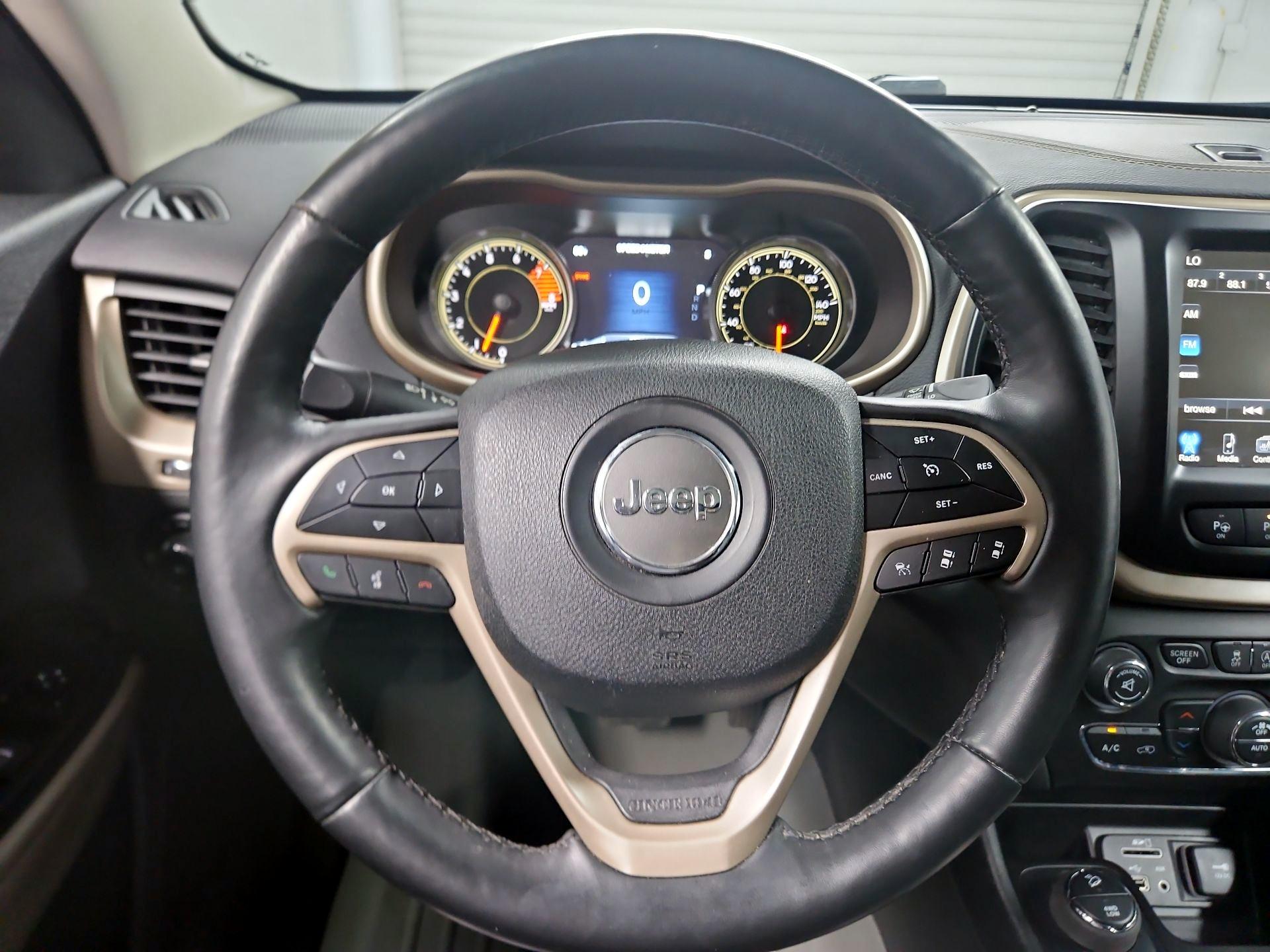 Thumbnail: 2018 Jeep Cherokee - 10