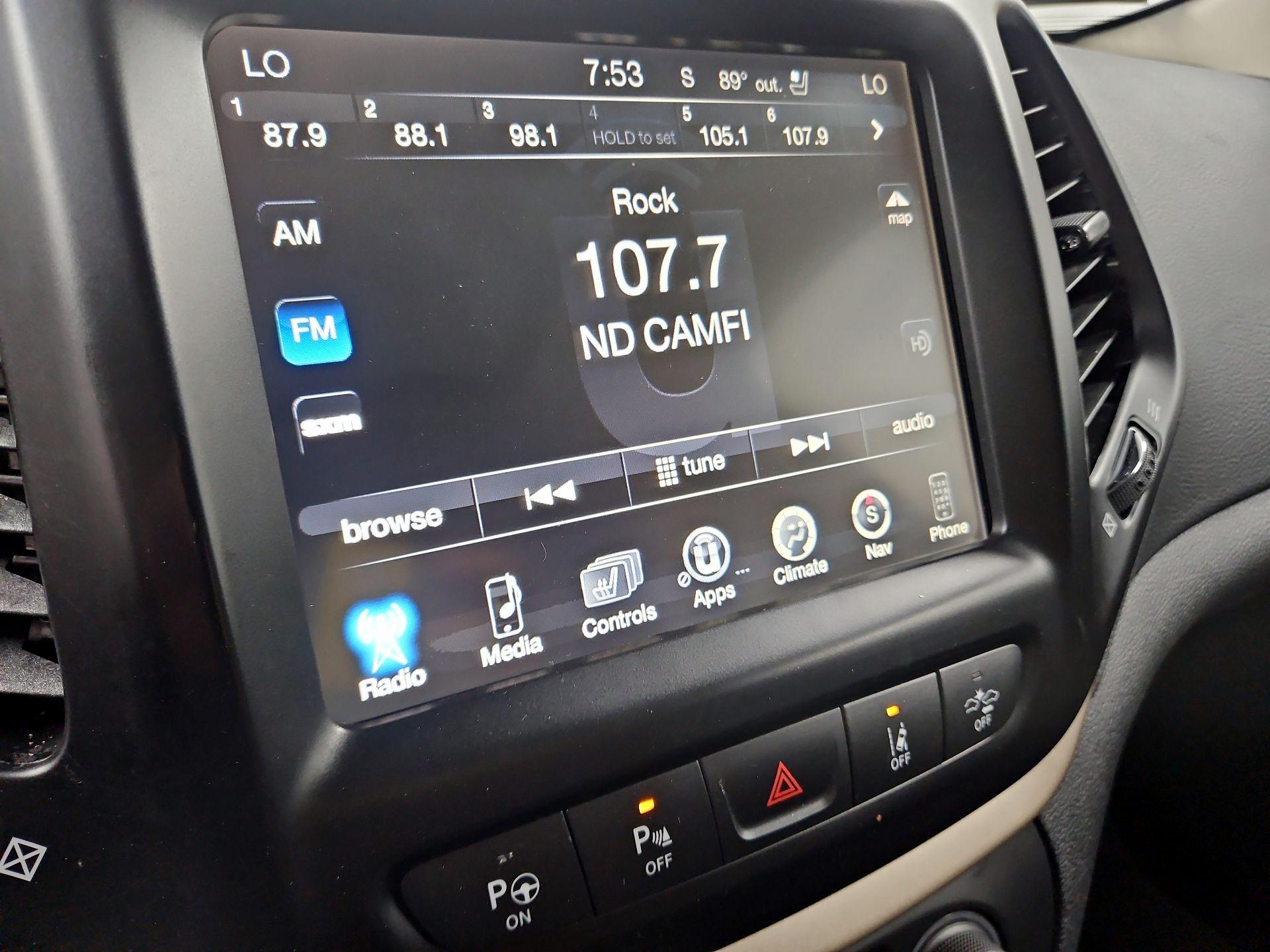 Thumbnail: 2018 Jeep Cherokee - 16