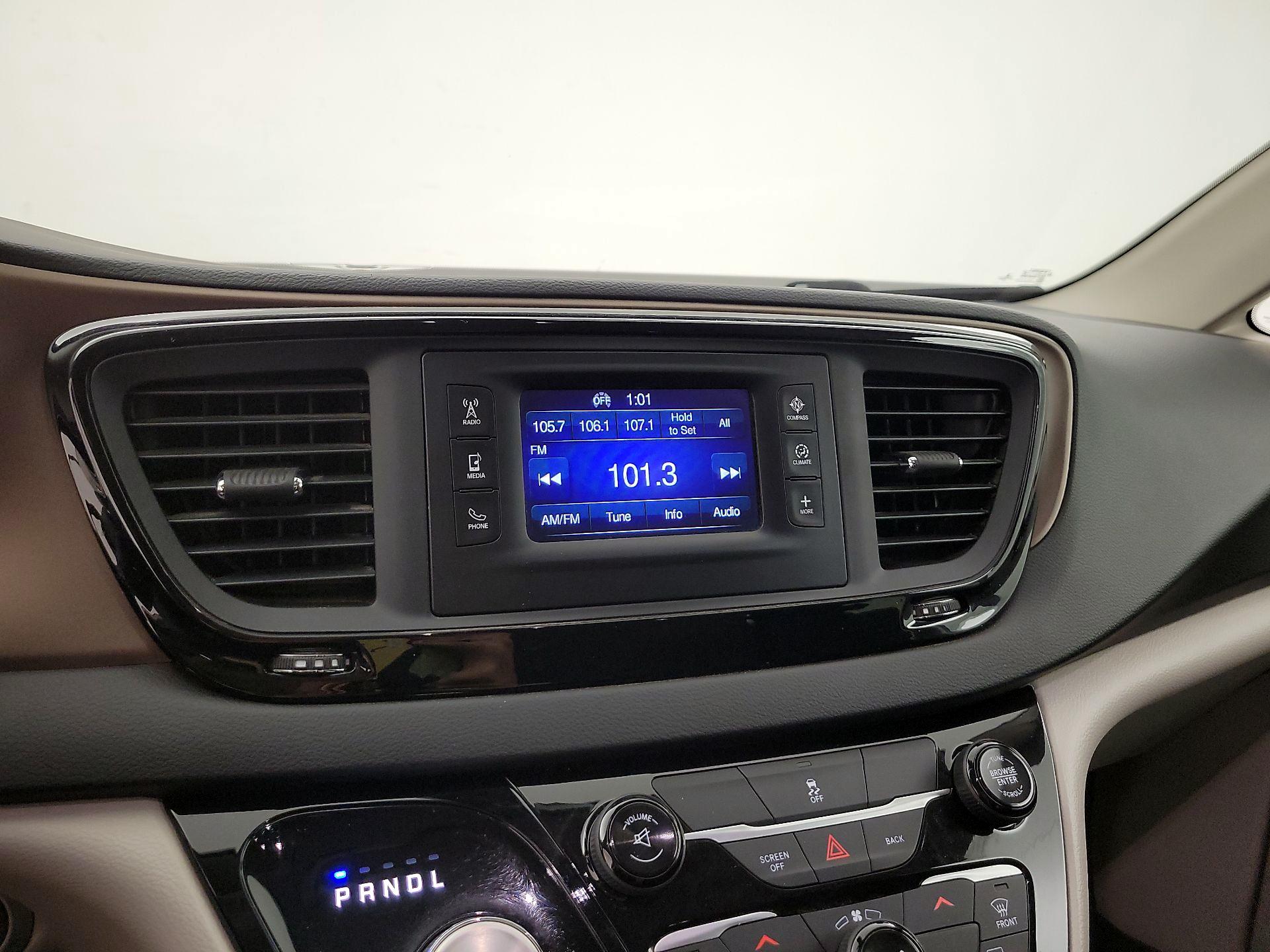 Thumbnail: 2017 Chrysler Pacifica - 16