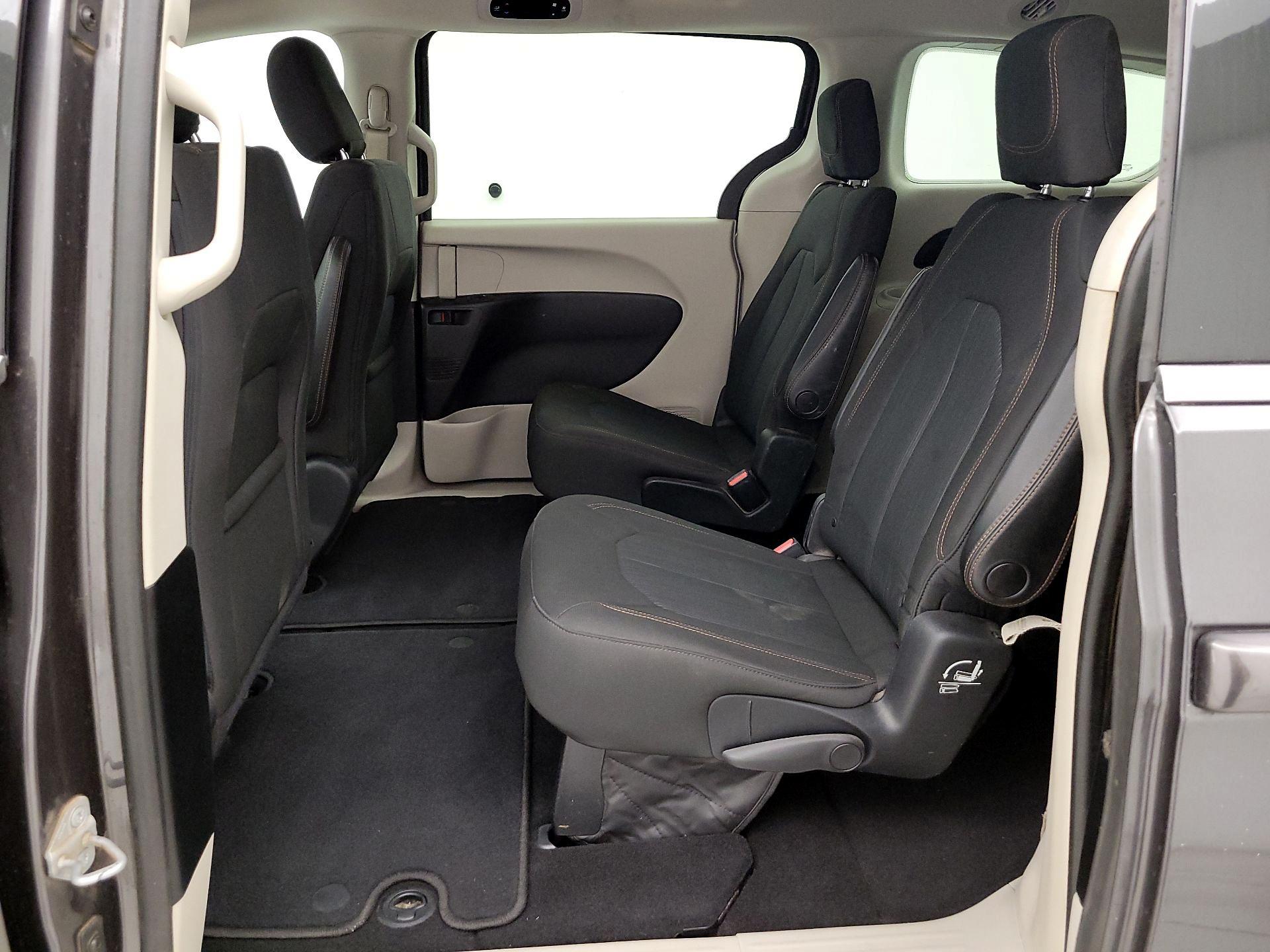 Thumbnail: 2017 Chrysler Pacifica - 20