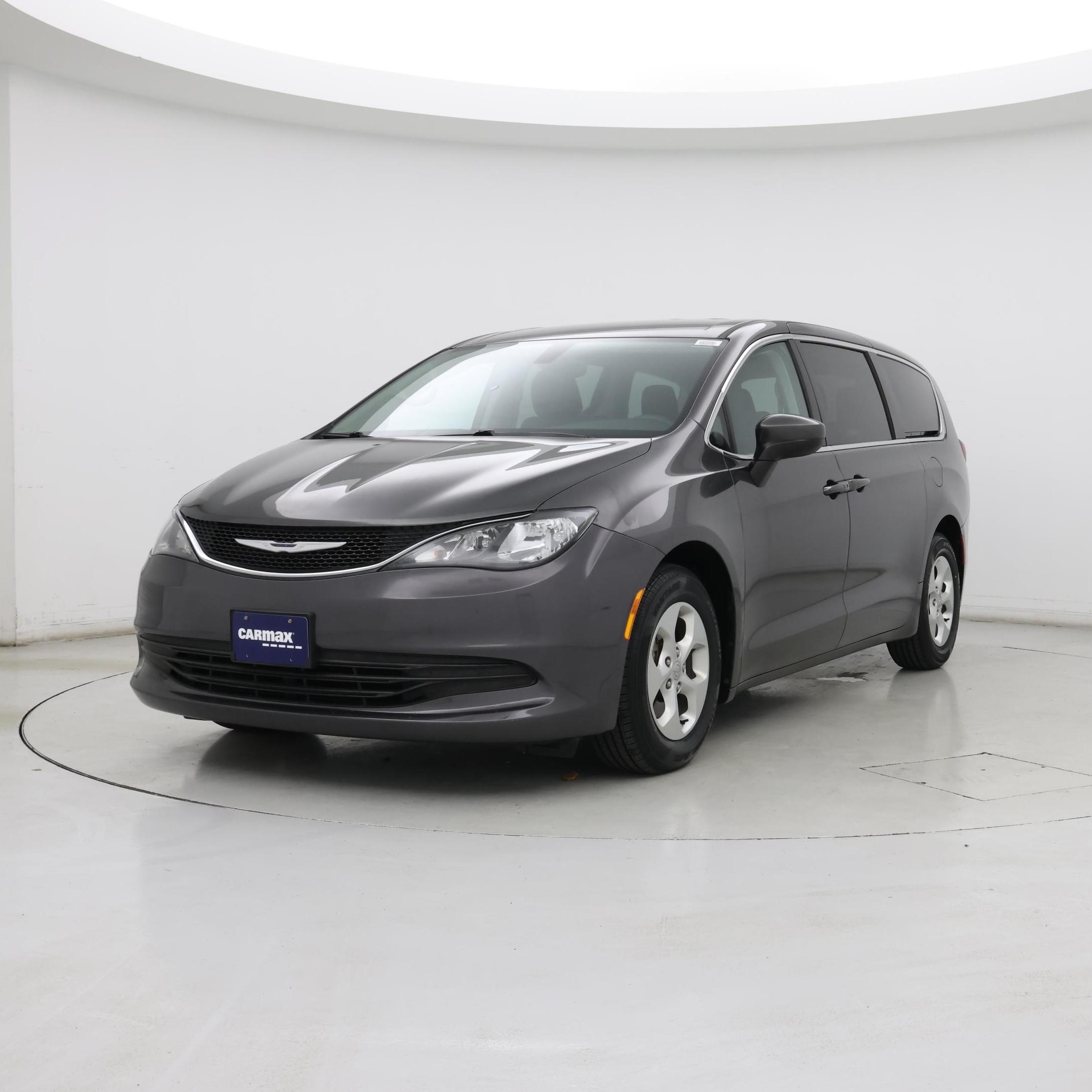 Thumbnail: 2017 Chrysler Pacifica - 4