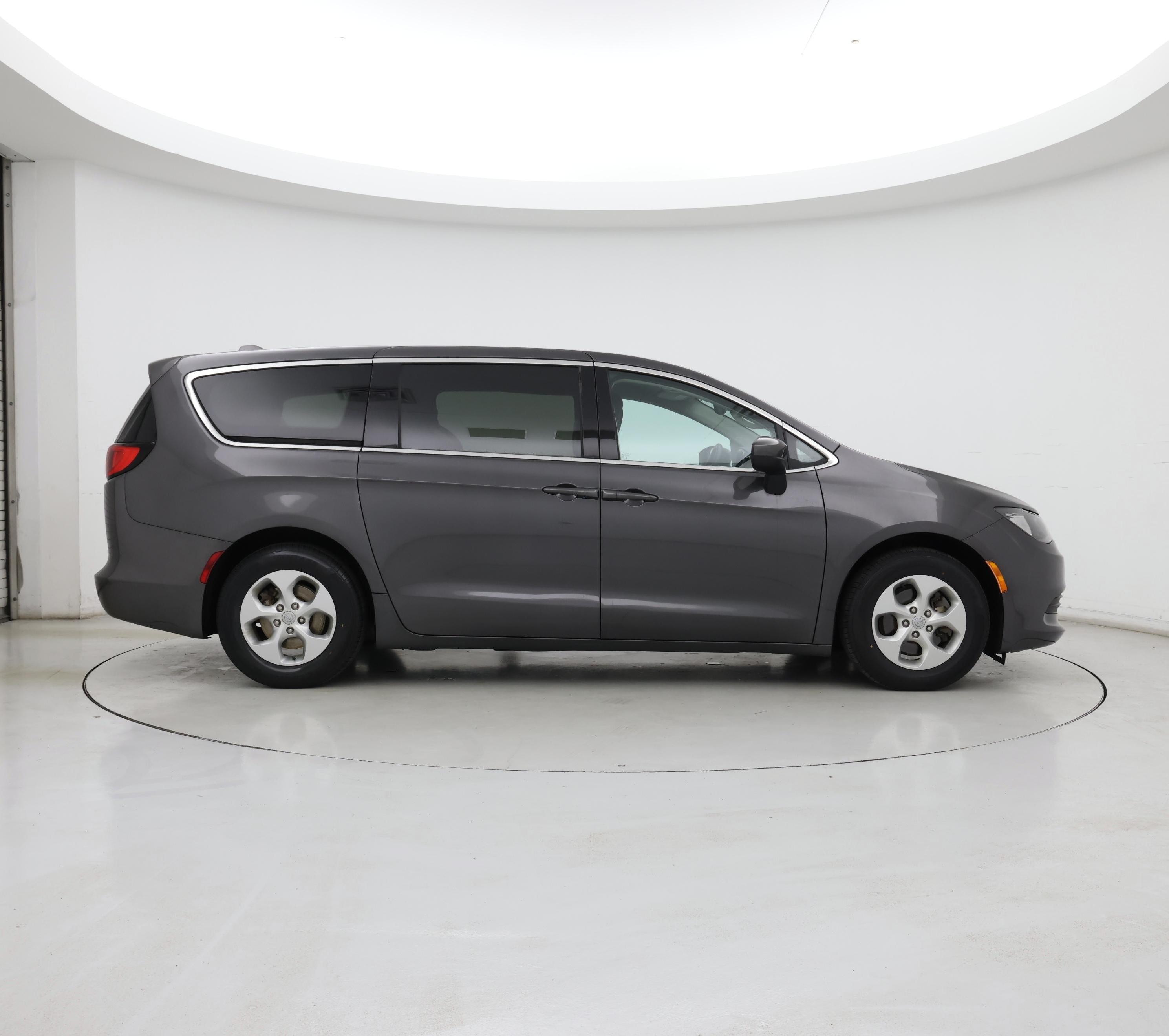 Thumbnail: 2017 Chrysler Pacifica - 7