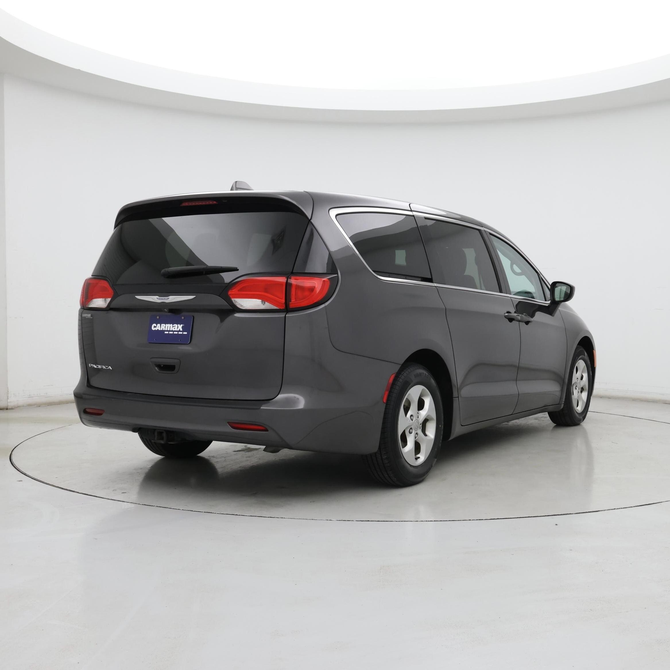 Thumbnail: 2017 Chrysler Pacifica - 8