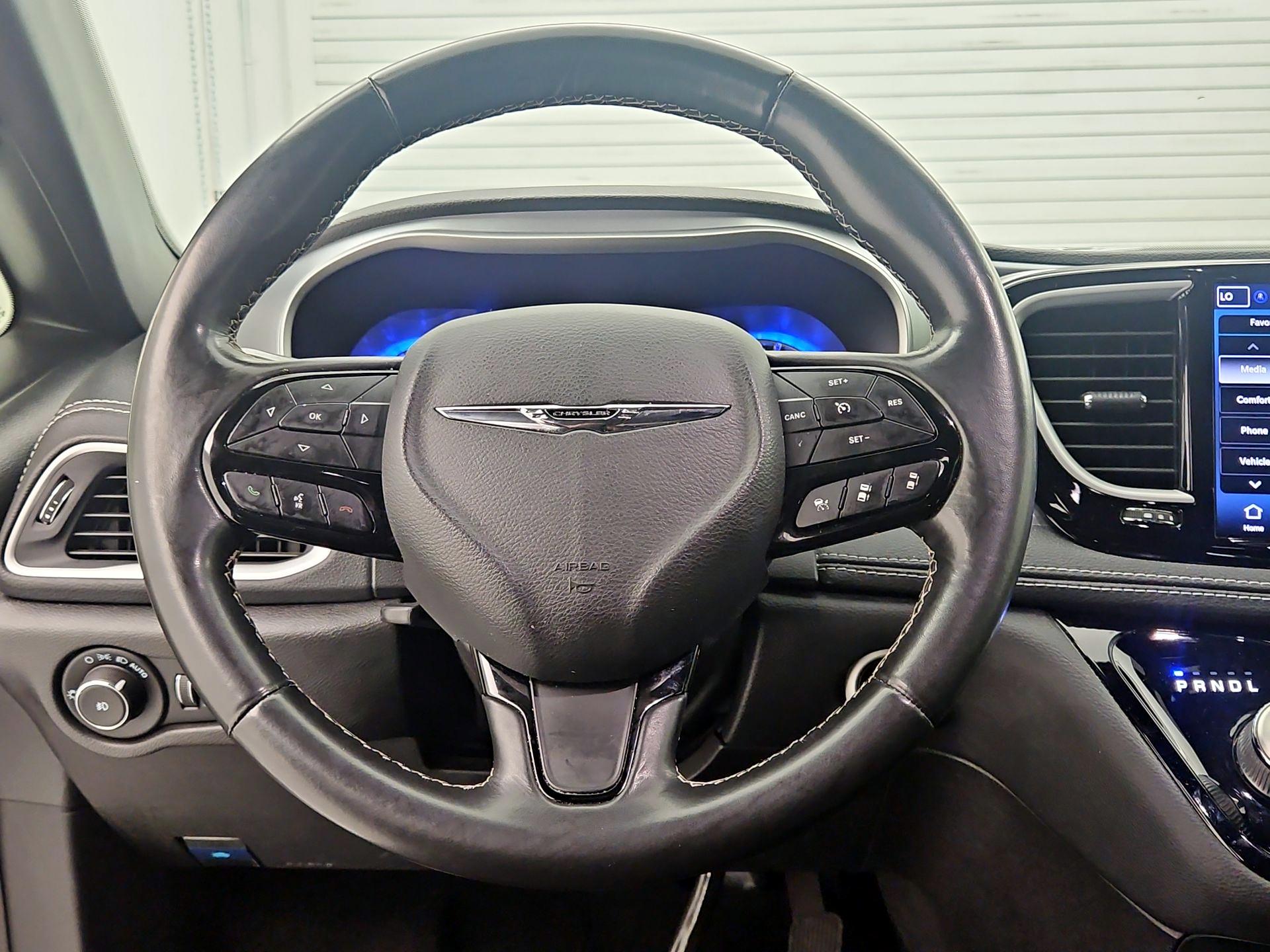 Thumbnail: 2021 Chrysler Pacifica - 10