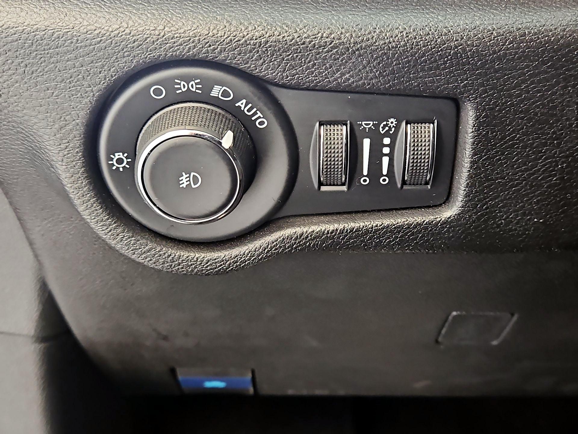 Thumbnail: 2021 Chrysler Pacifica - 13
