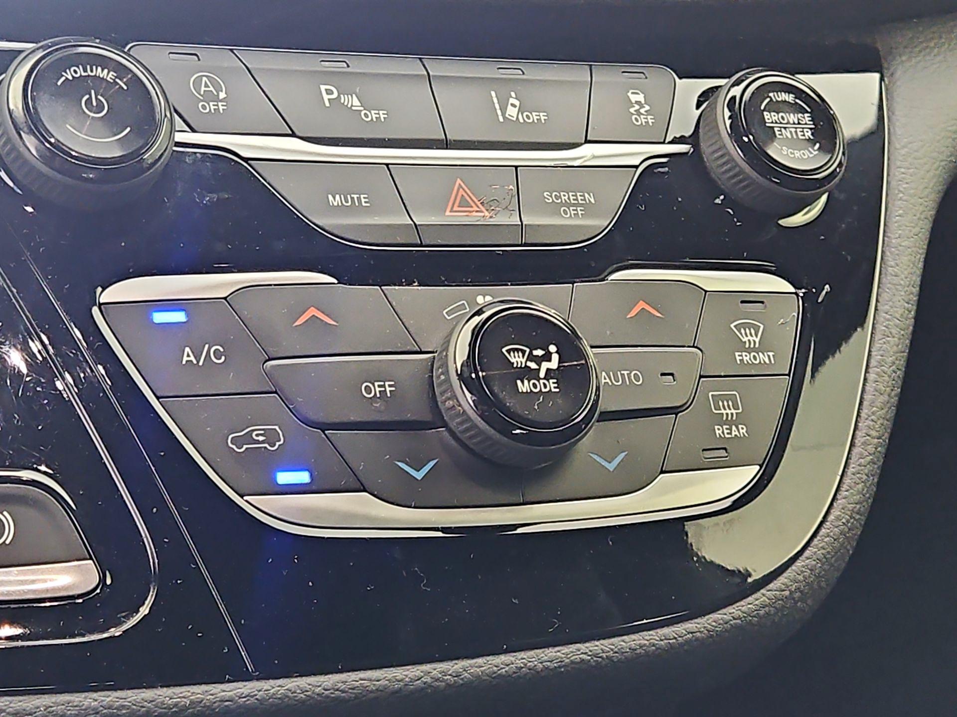 Thumbnail: 2021 Chrysler Pacifica - 16