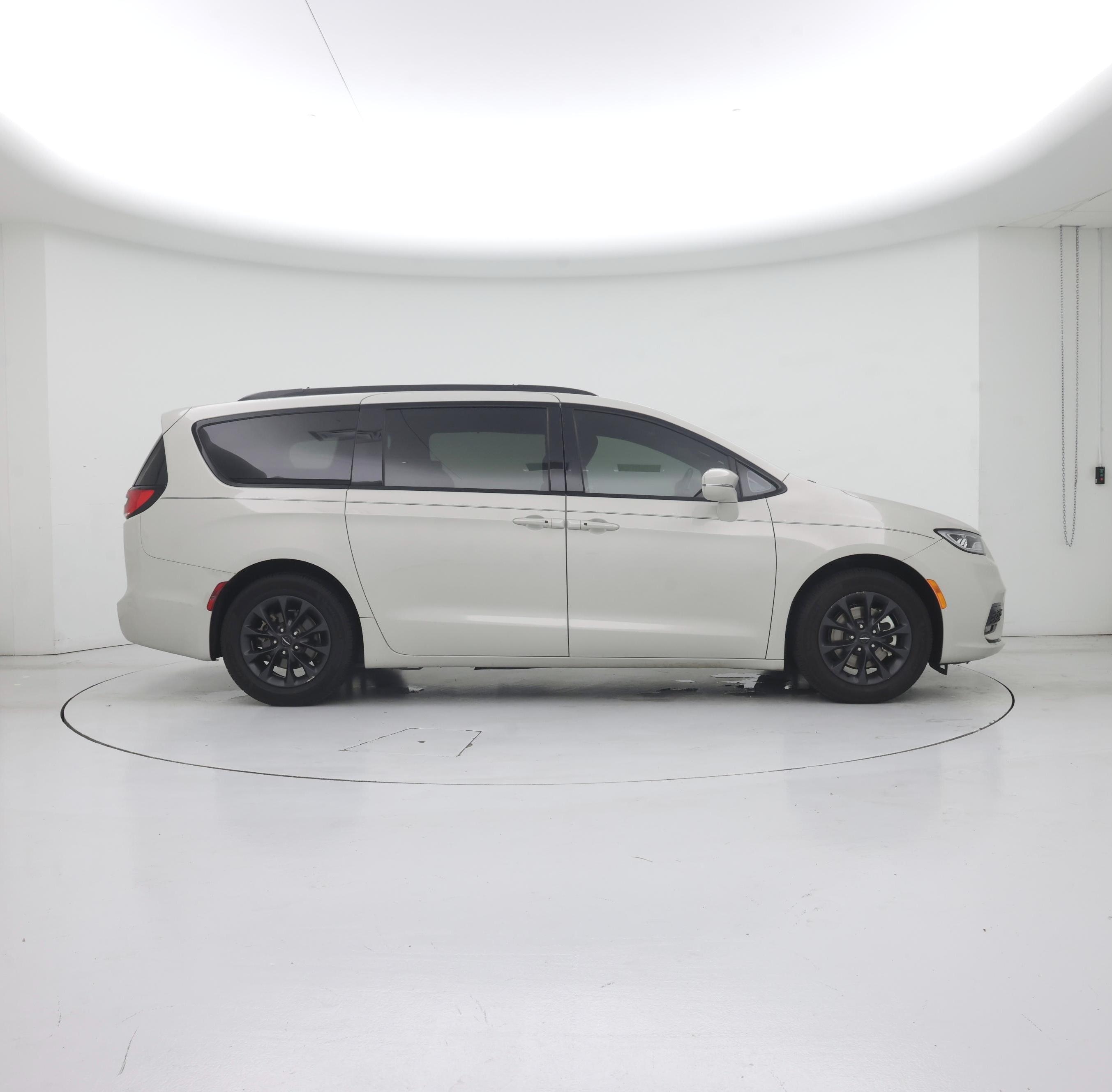 Thumbnail: 2021 Chrysler Pacifica - 7