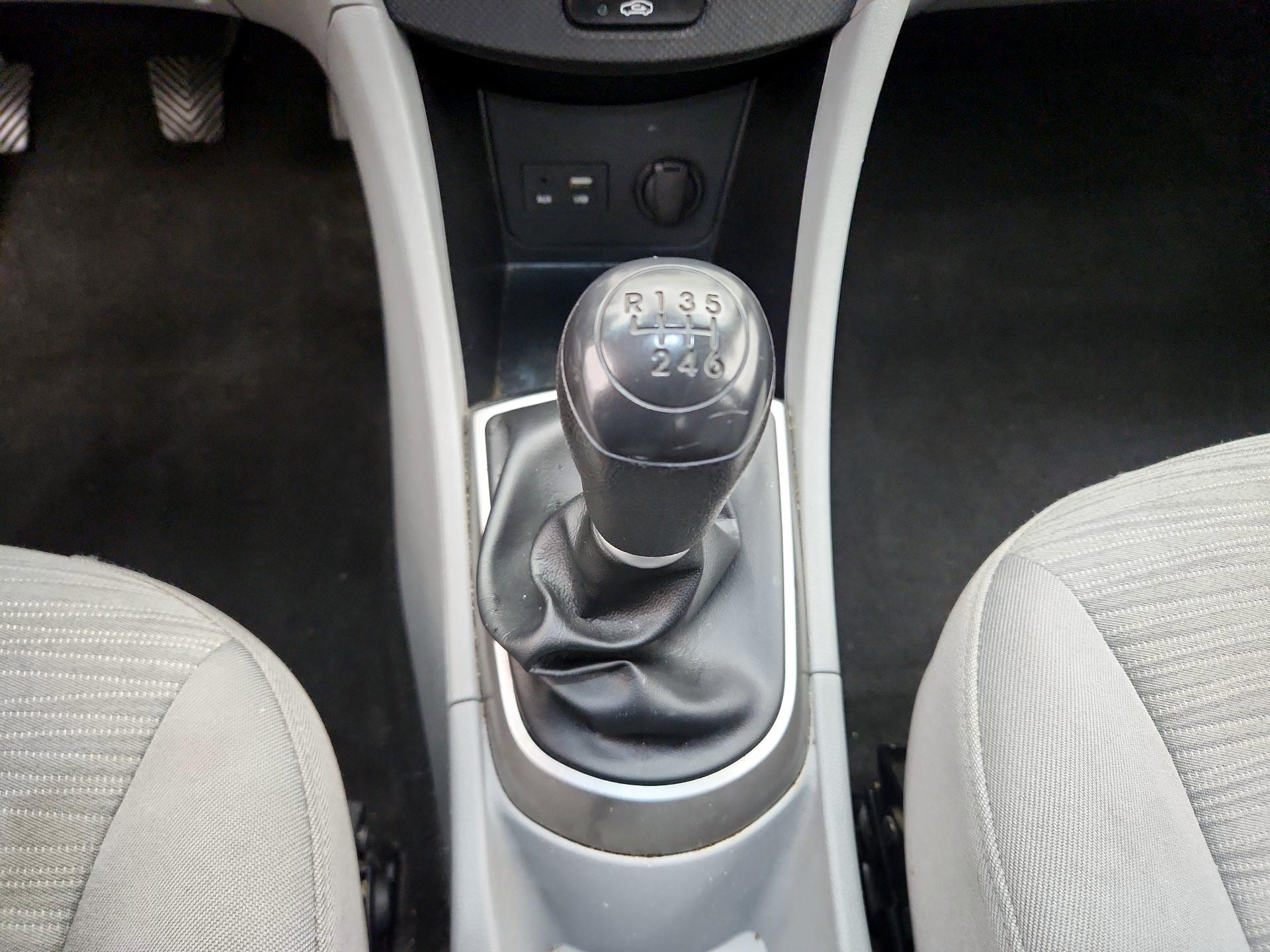 Thumbnail: 2017 Hyundai Accent - 16