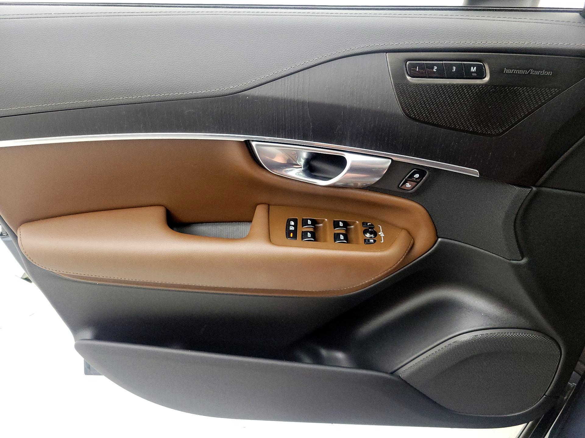 Thumbnail: 2022 Volvo XC90 - 12