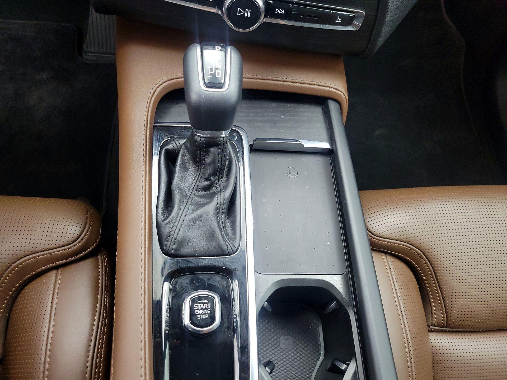 Thumbnail: 2022 Volvo XC90 - 18