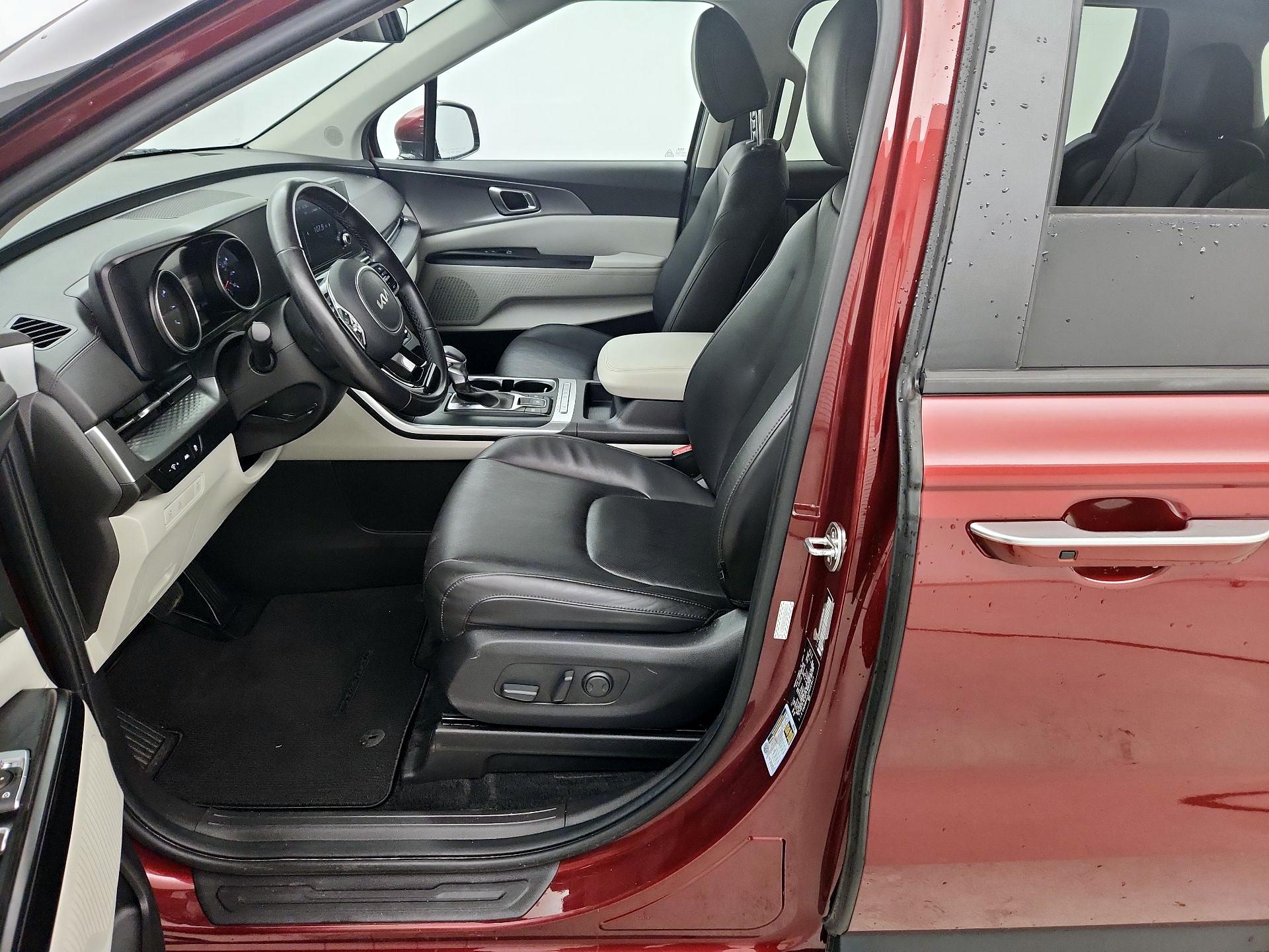 Thumbnail: 2023 Kia Carnival - 11