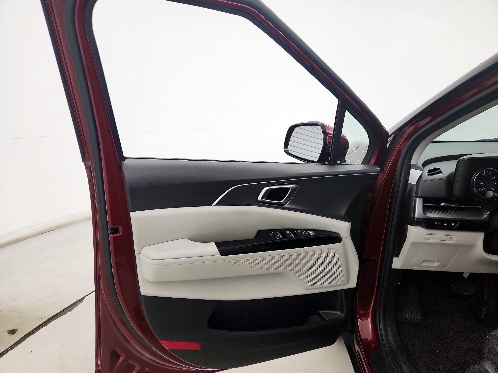 Thumbnail: 2023 Kia Carnival - 12