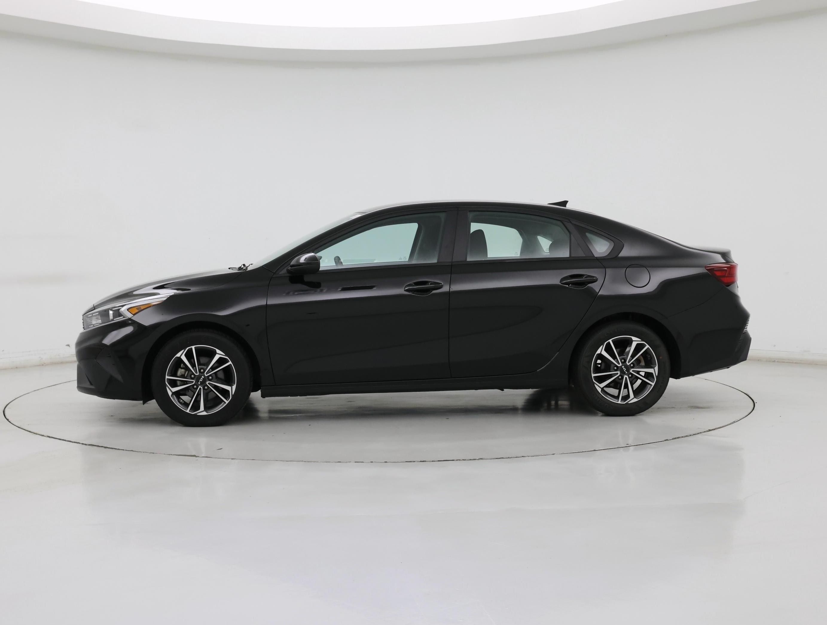 Thumbnail: 2023 Kia Forte - 3