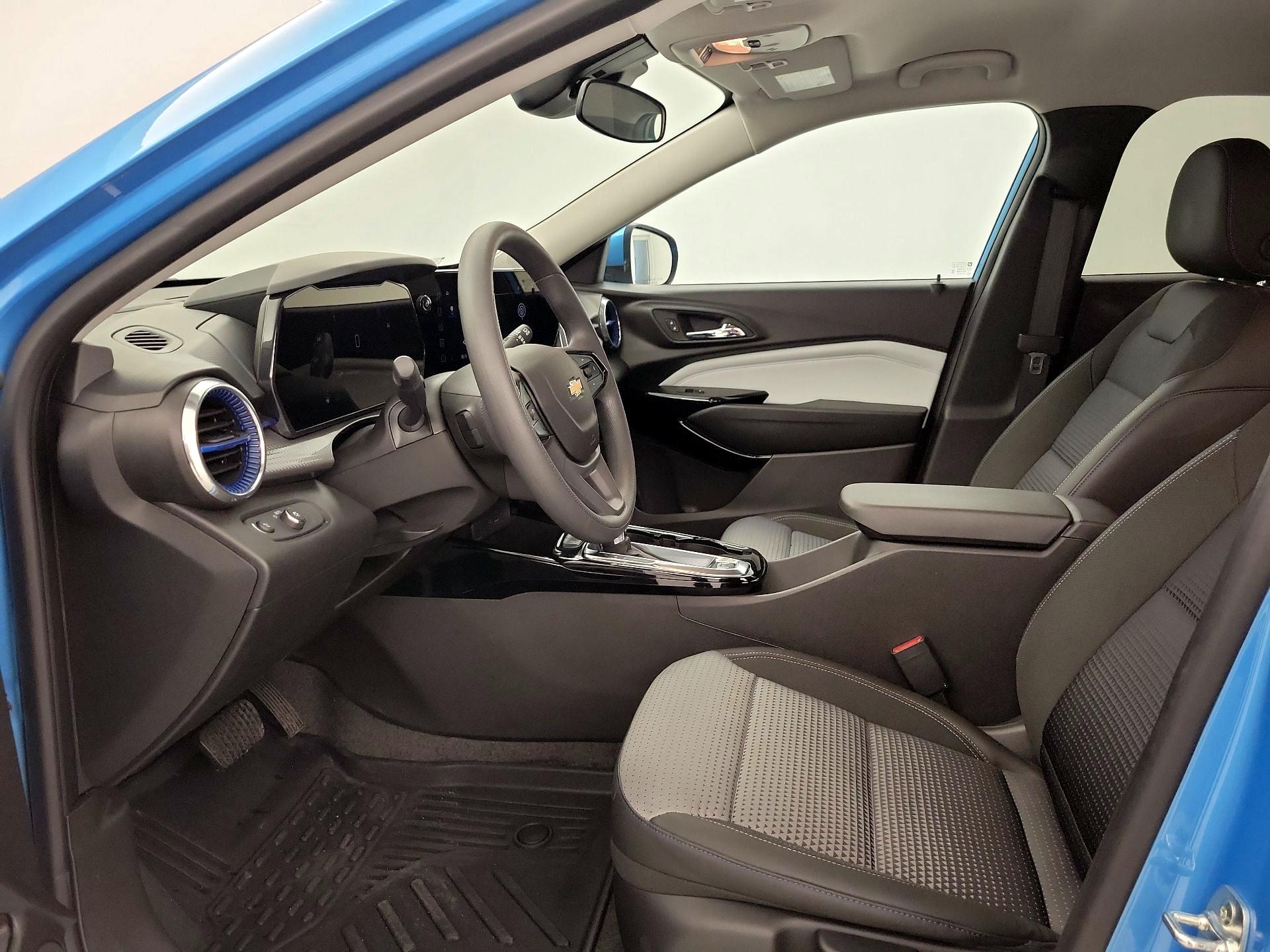 Thumbnail: 2025 Chevrolet Trax - 11