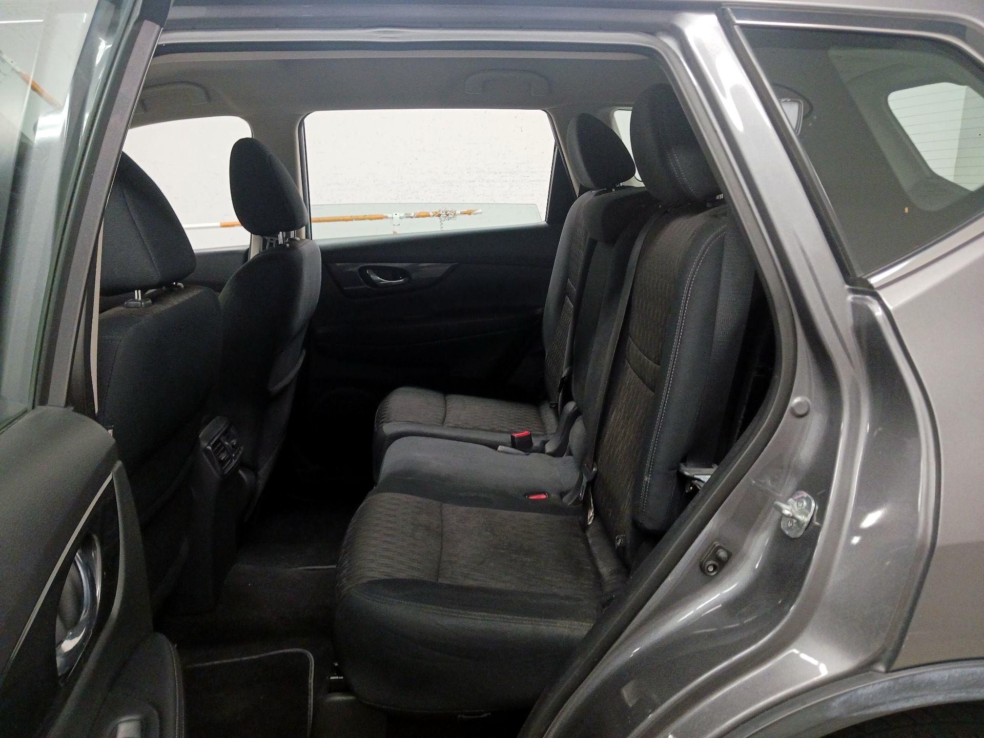 Thumbnail: 2017 Nissan Rogue - 16