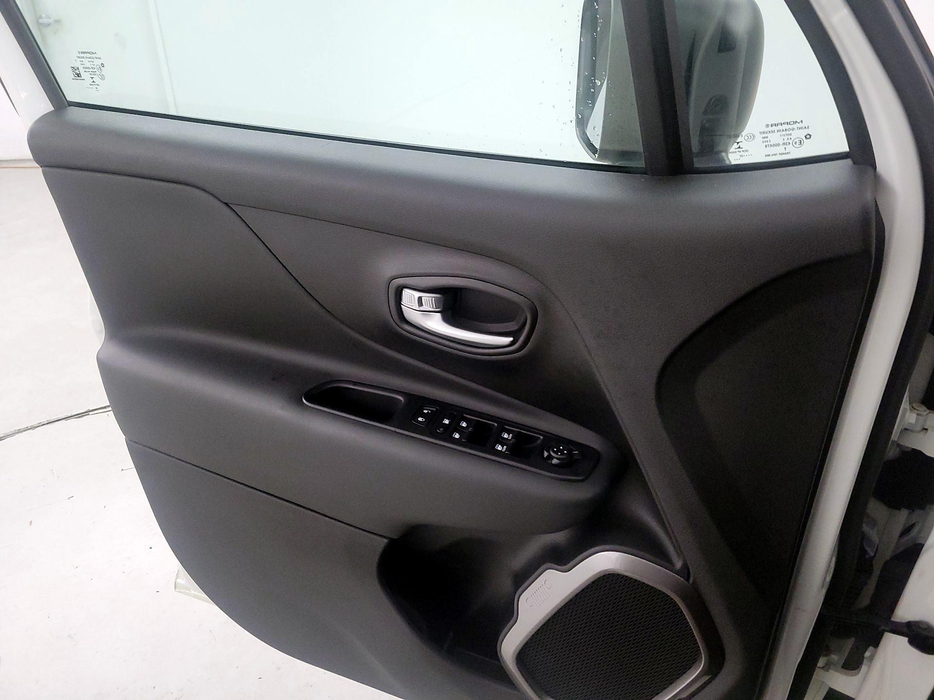 Thumbnail: 2022 Jeep Renegade - 12