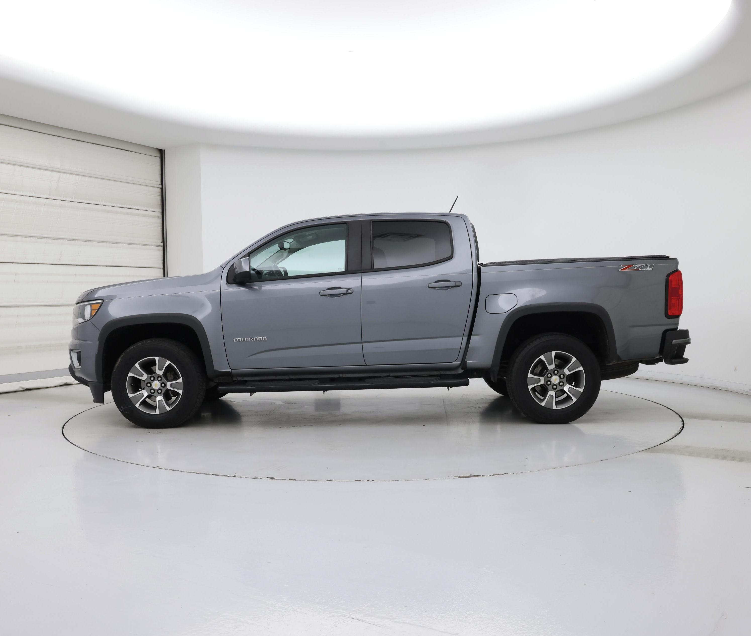Thumbnail: 2019 Chevrolet Colorado - 3