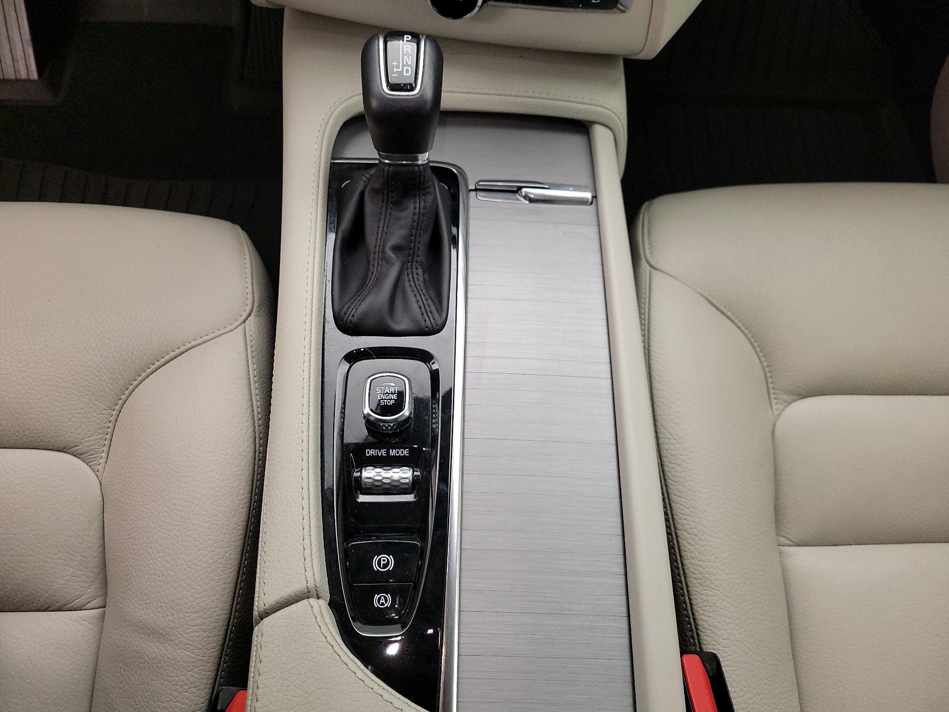 Thumbnail: 2021 Volvo XC90 - 18