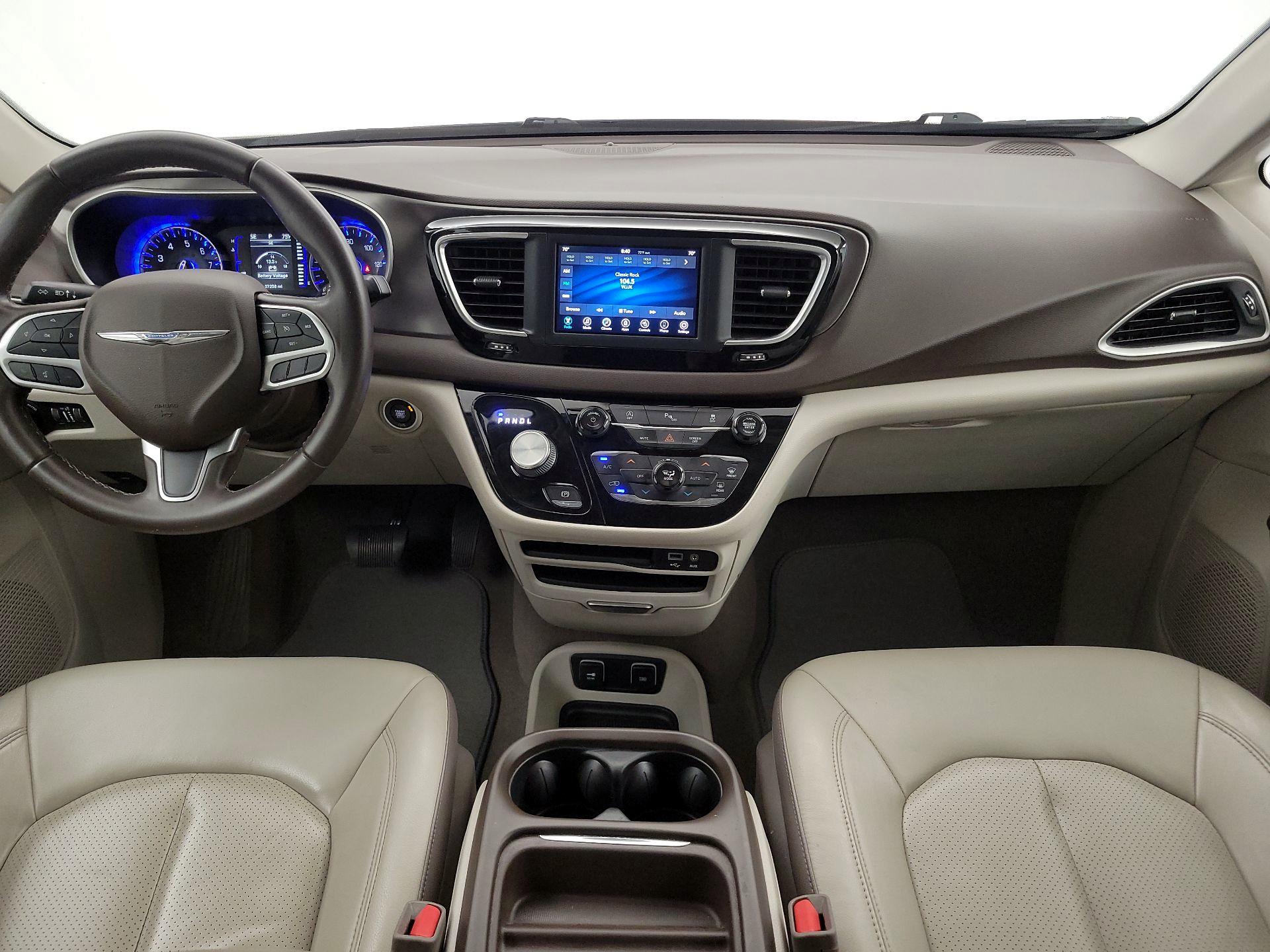 Thumbnail: 2018 Chrysler Pacifica - 9