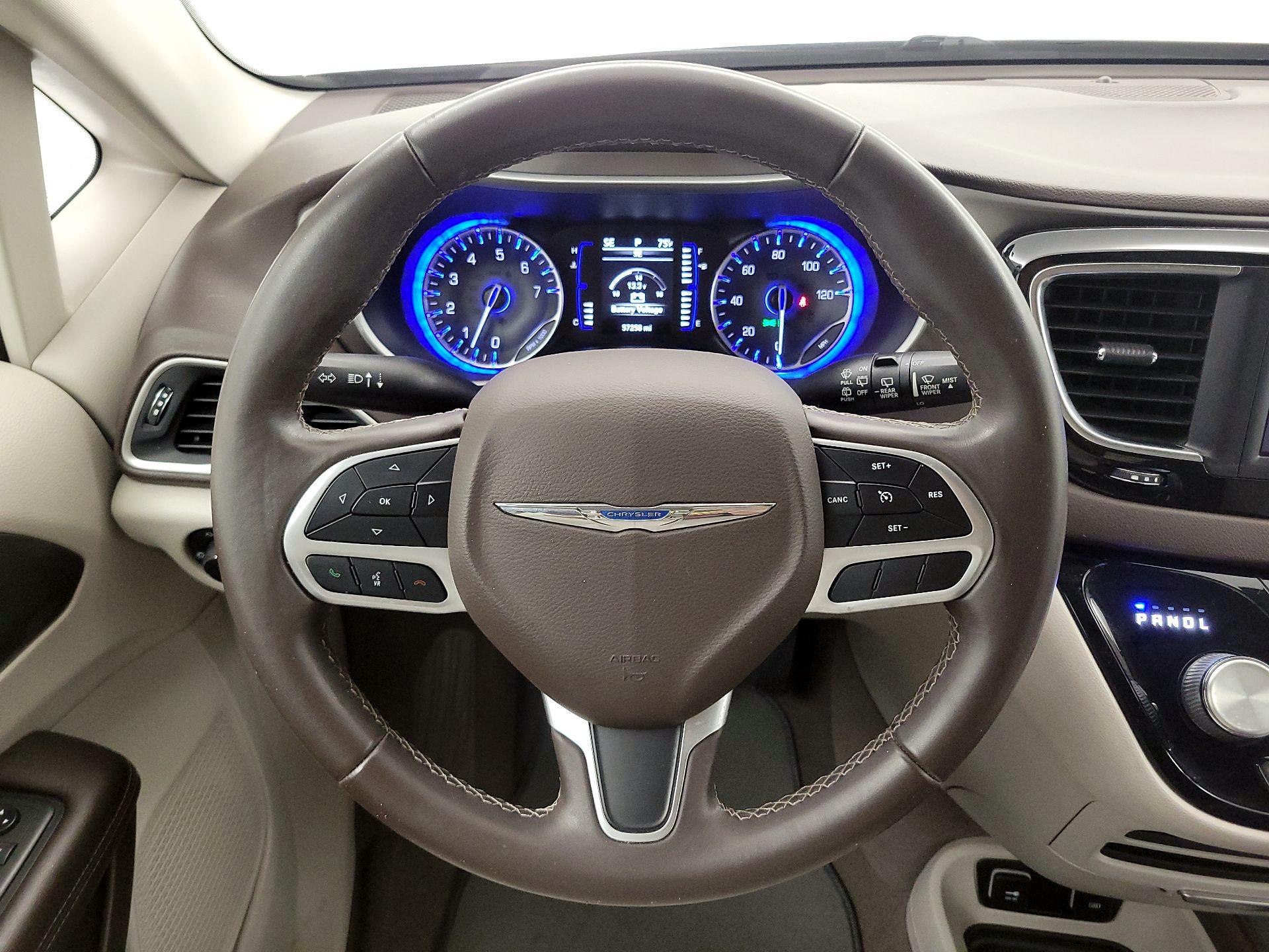 Thumbnail: 2018 Chrysler Pacifica - 10
