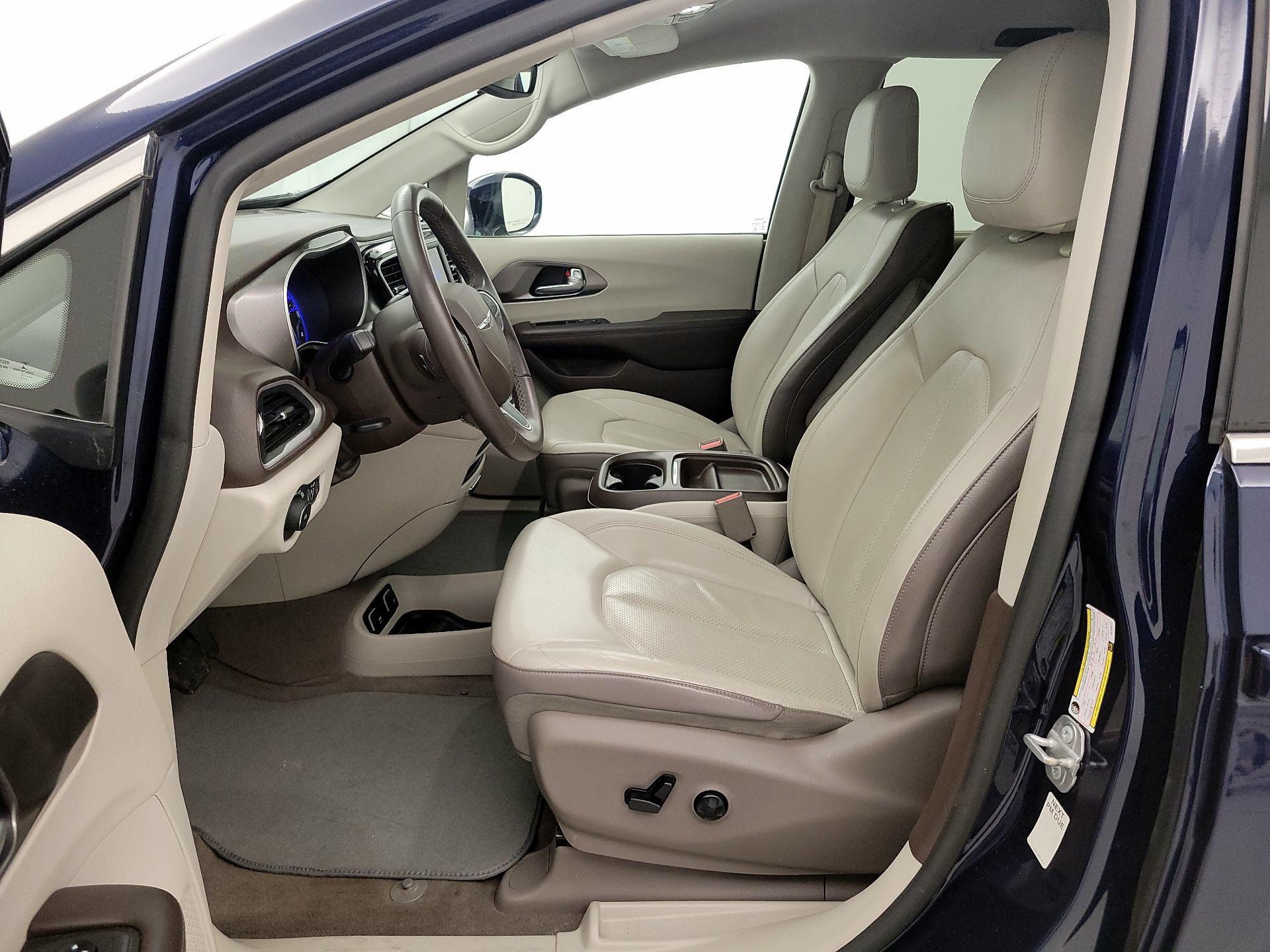 Thumbnail: 2018 Chrysler Pacifica - 11