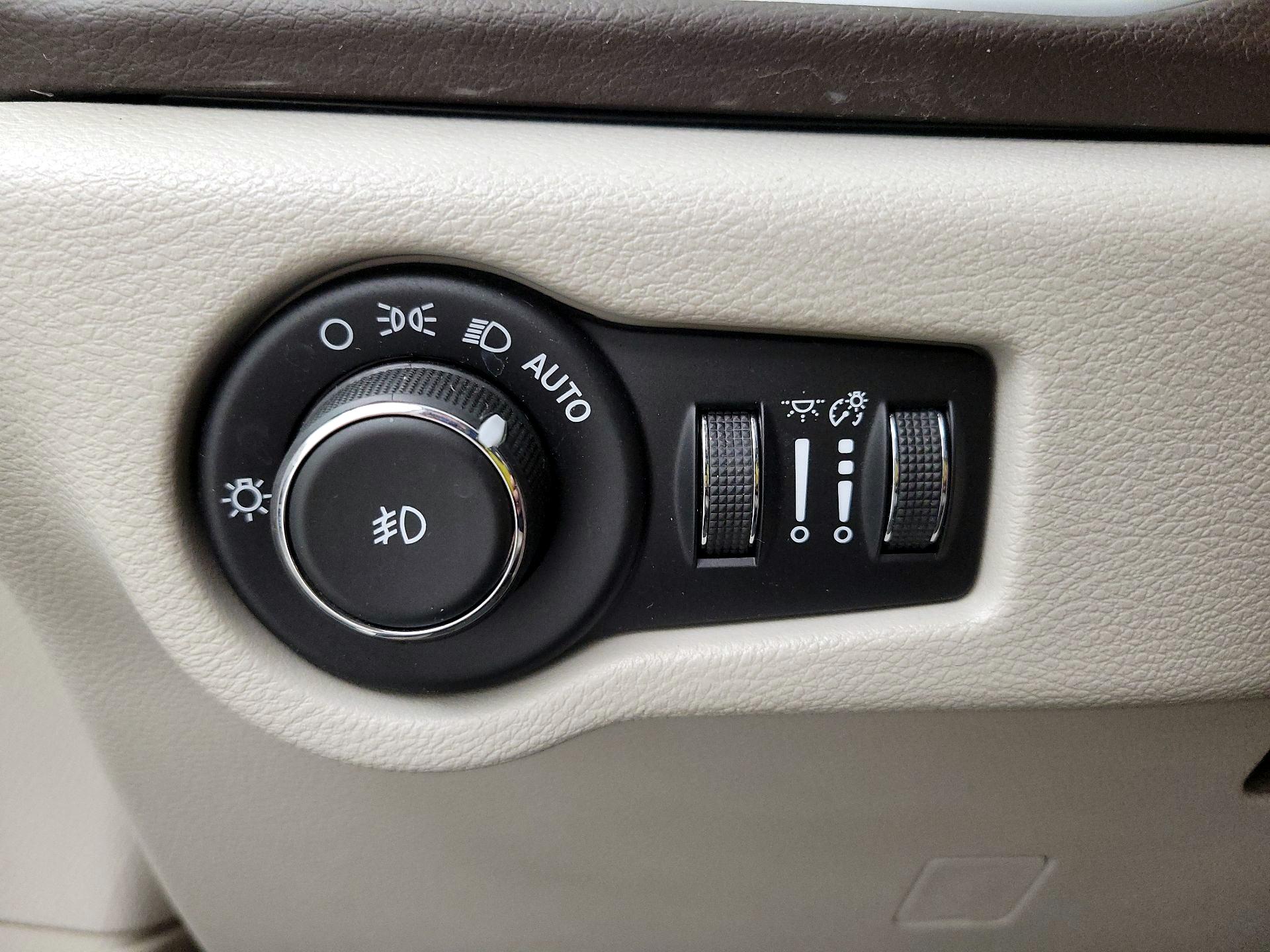 Thumbnail: 2018 Chrysler Pacifica - 13