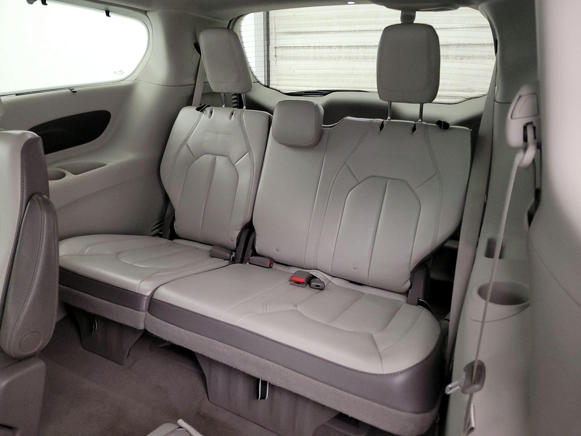 Thumbnail: 2018 Chrysler Pacifica - 20
