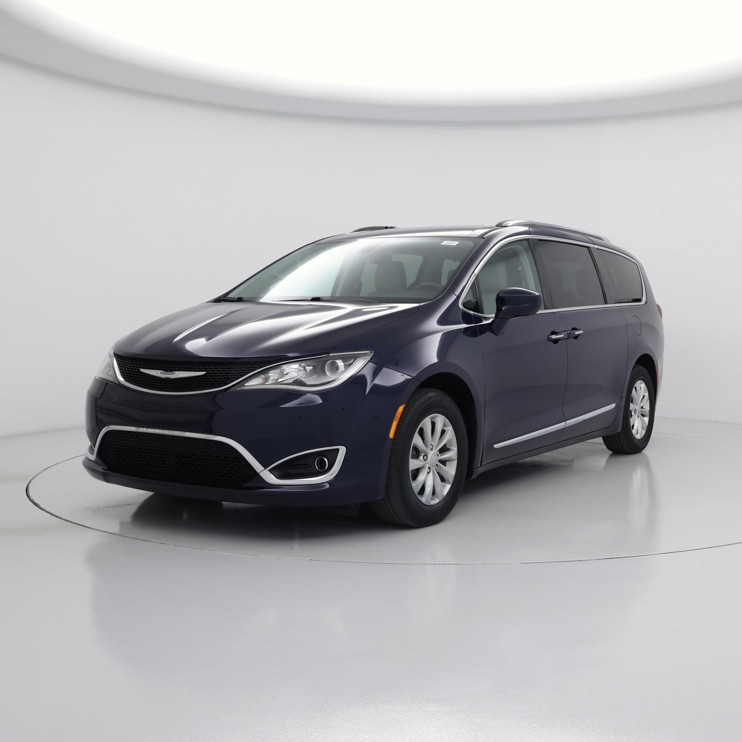 Thumbnail: 2018 Chrysler Pacifica - 4