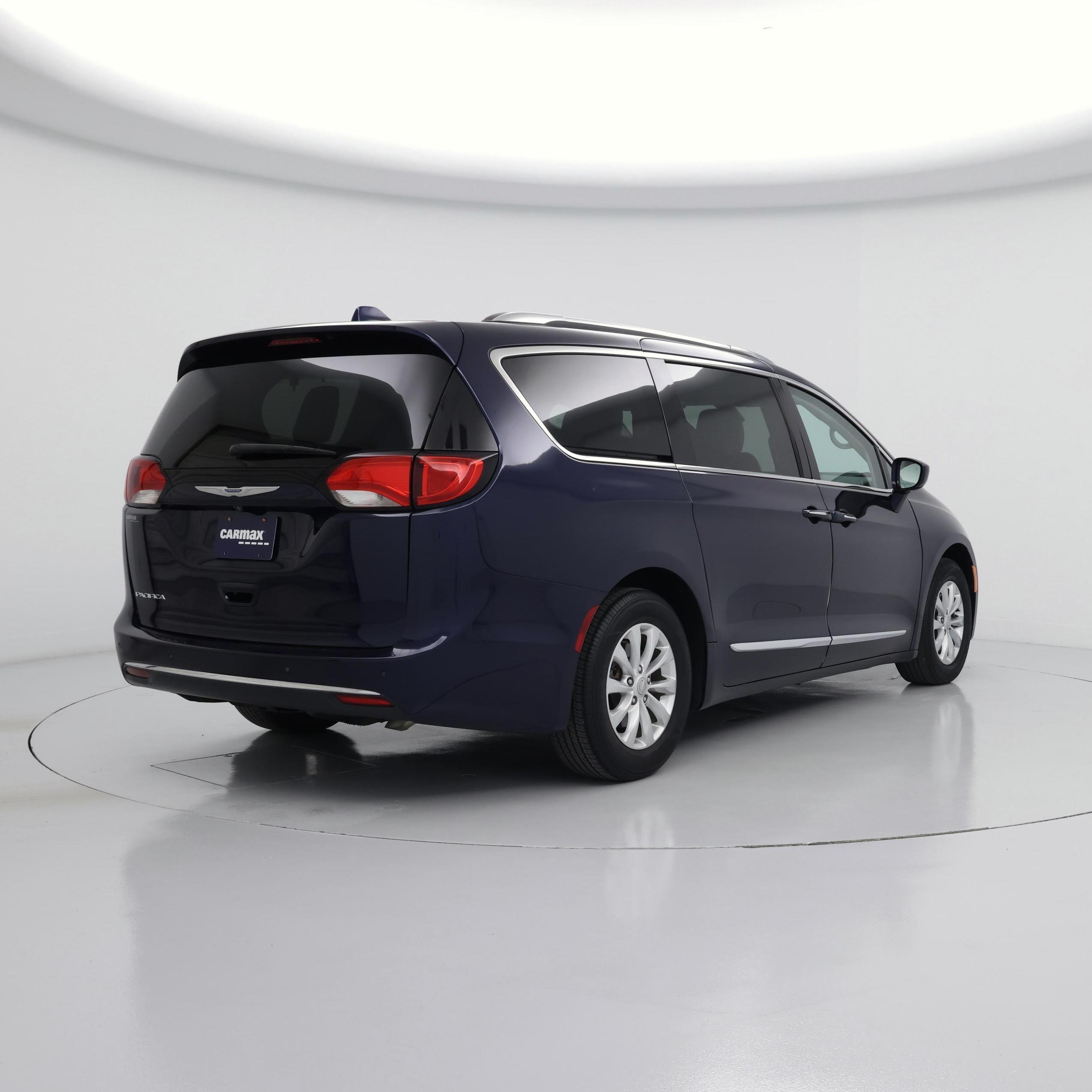 Thumbnail: 2018 Chrysler Pacifica - 8