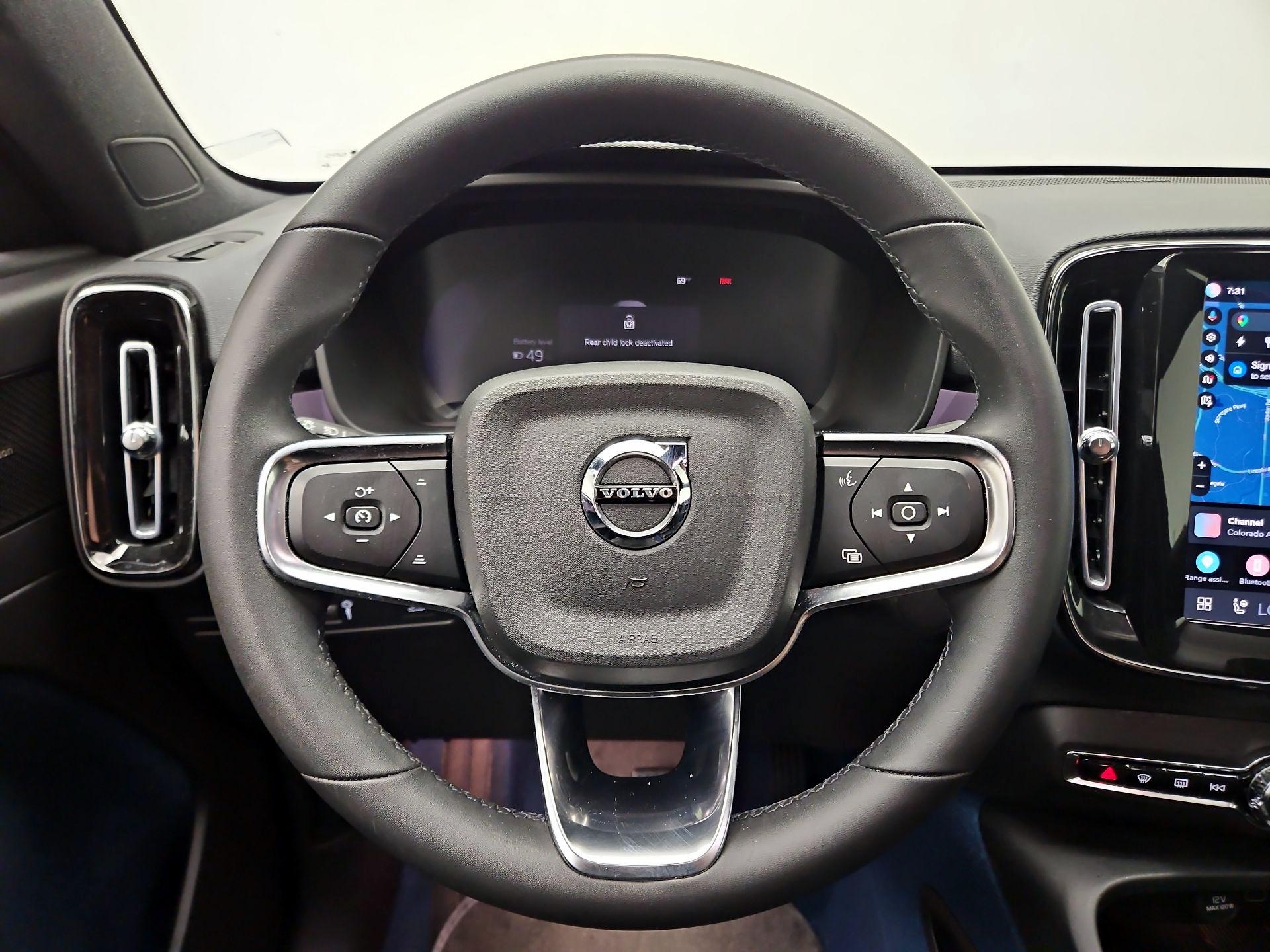 Thumbnail: 2022 Volvo C40 - 10