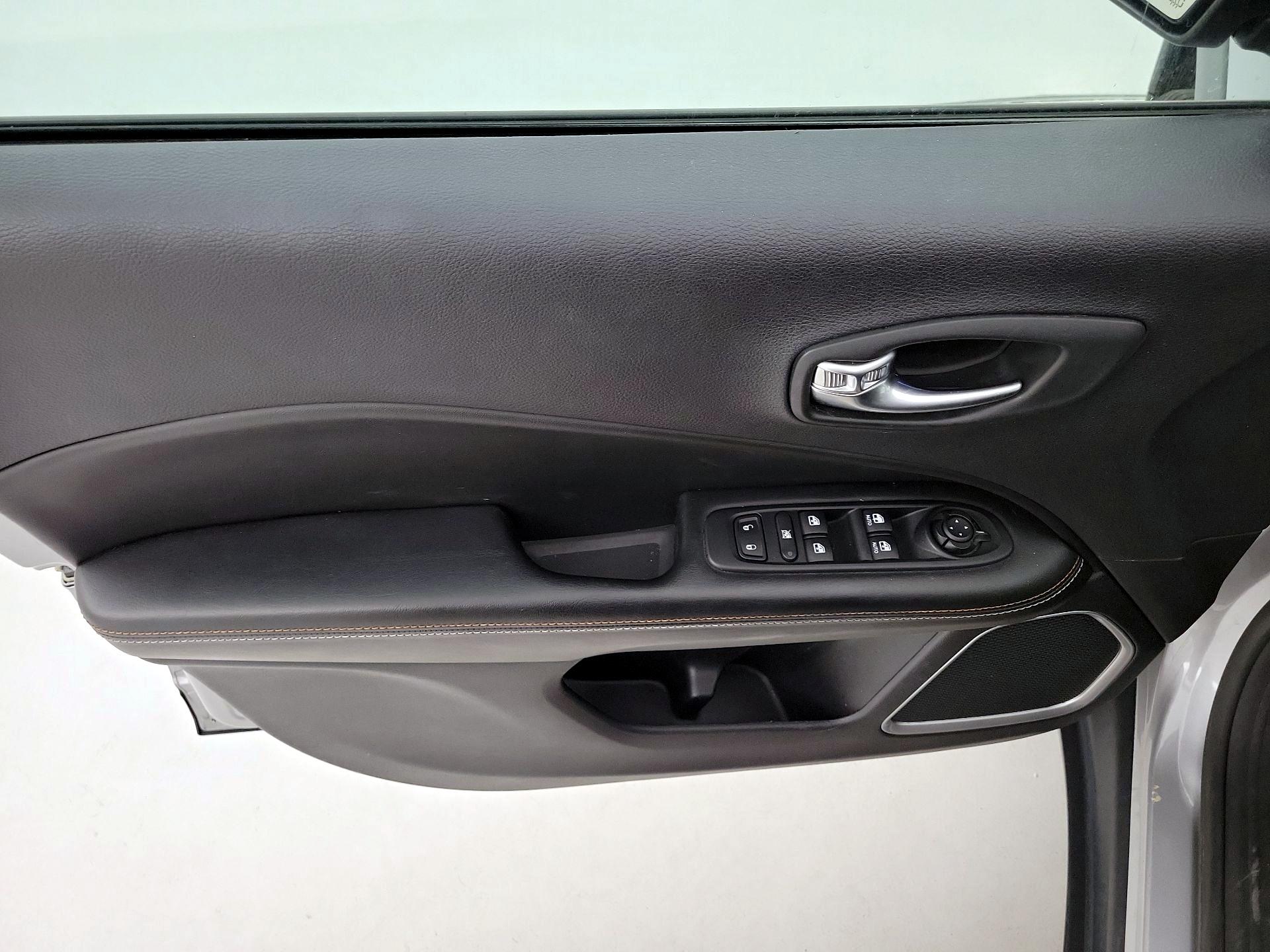 Thumbnail: 2020 Jeep Compass - 12