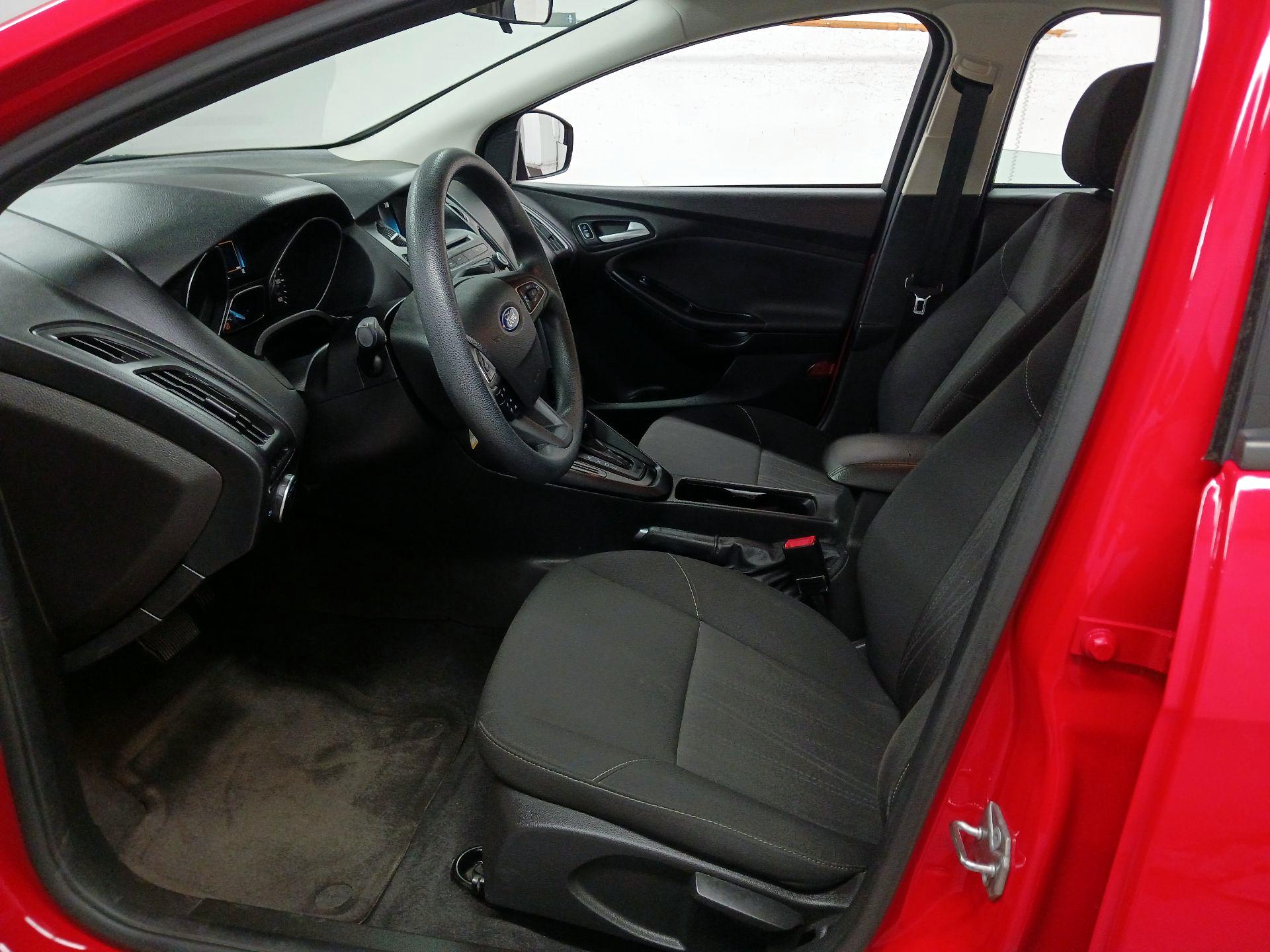 Thumbnail: 2016 Ford Focus - 9