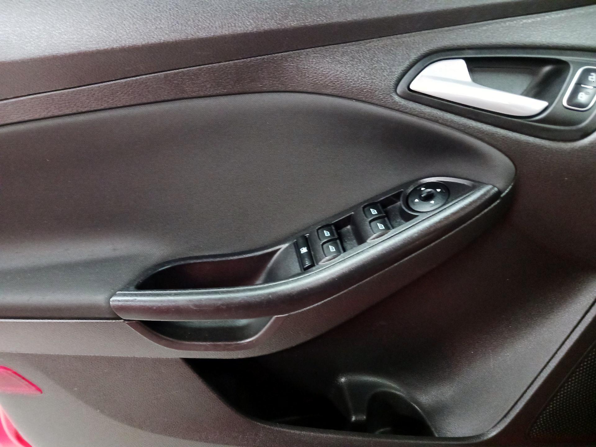 Thumbnail: 2016 Ford Focus - 10