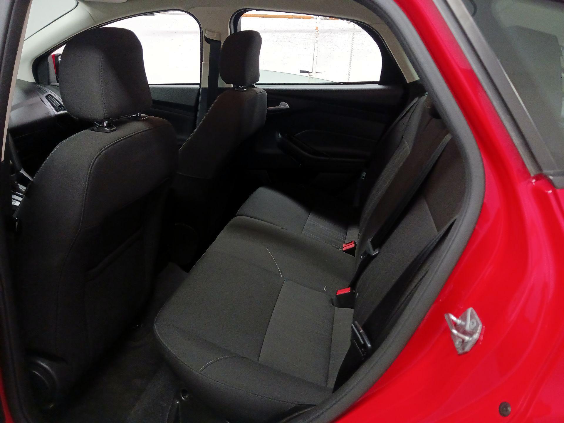 Thumbnail: 2016 Ford Focus - 15