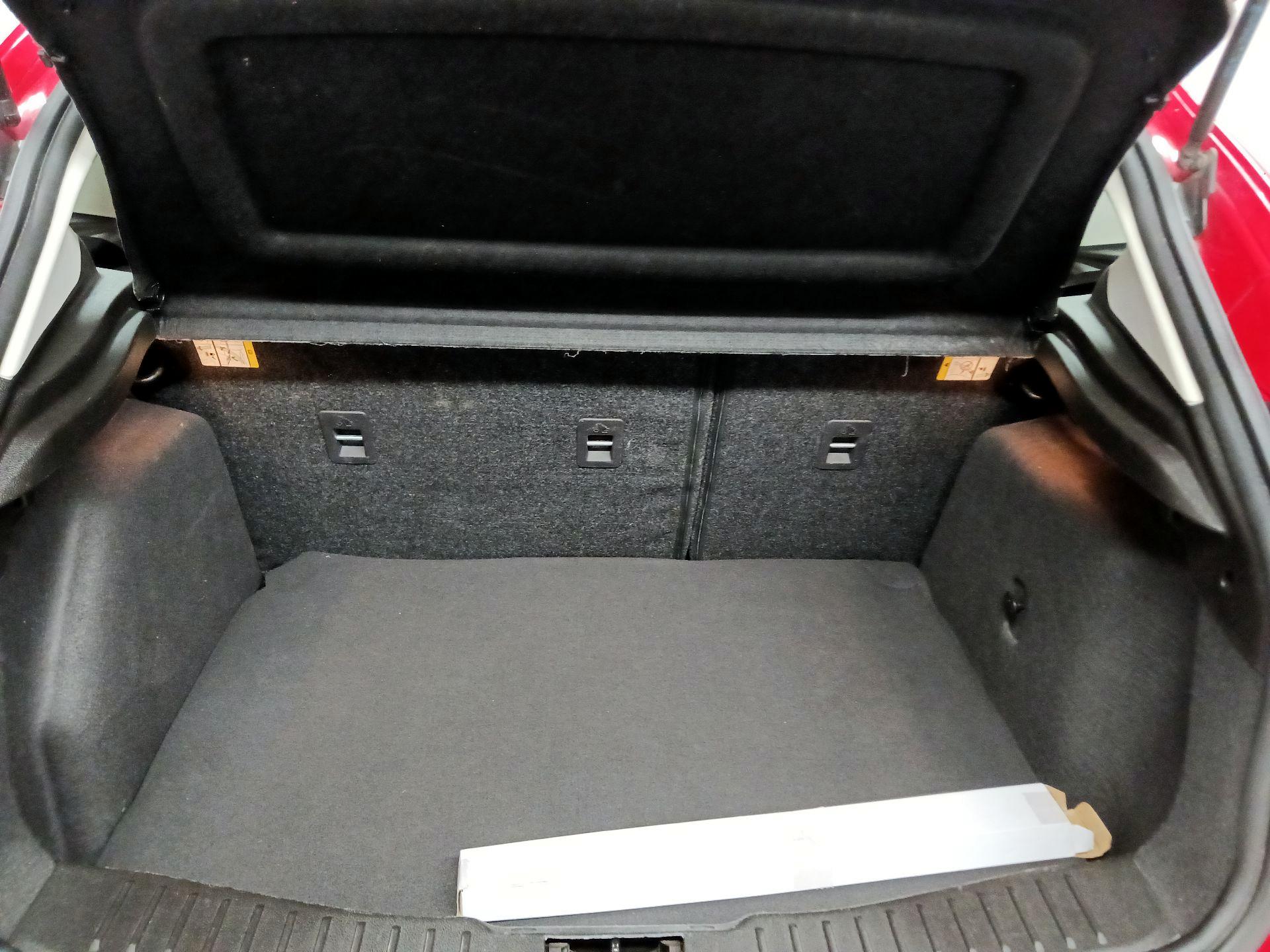 Thumbnail: 2016 Ford Focus - 16