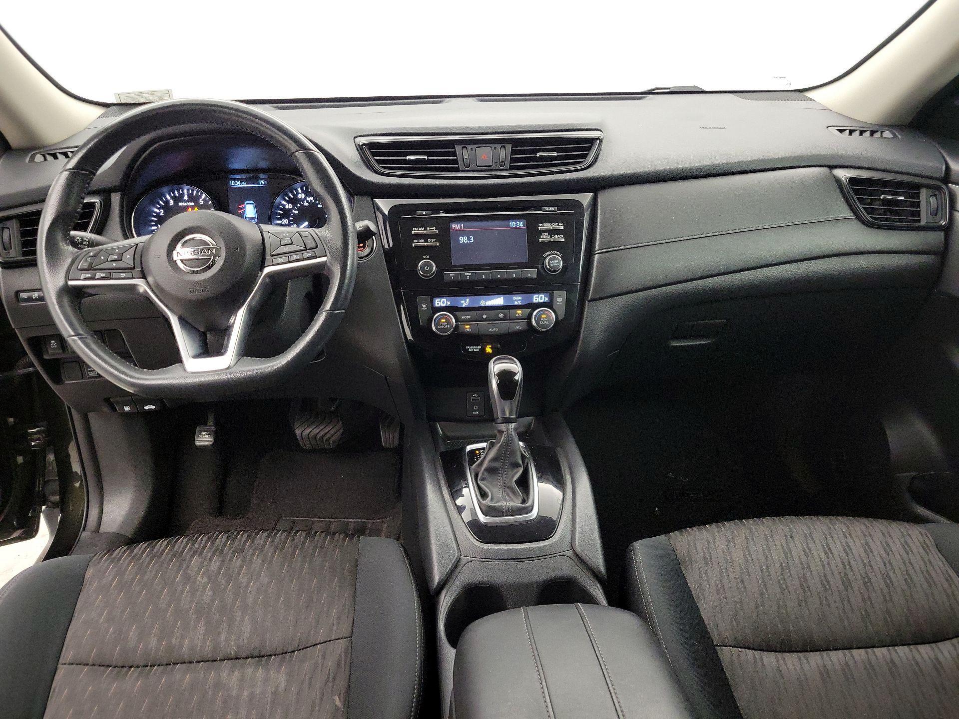 Thumbnail: 2017 Nissan Rogue - 9