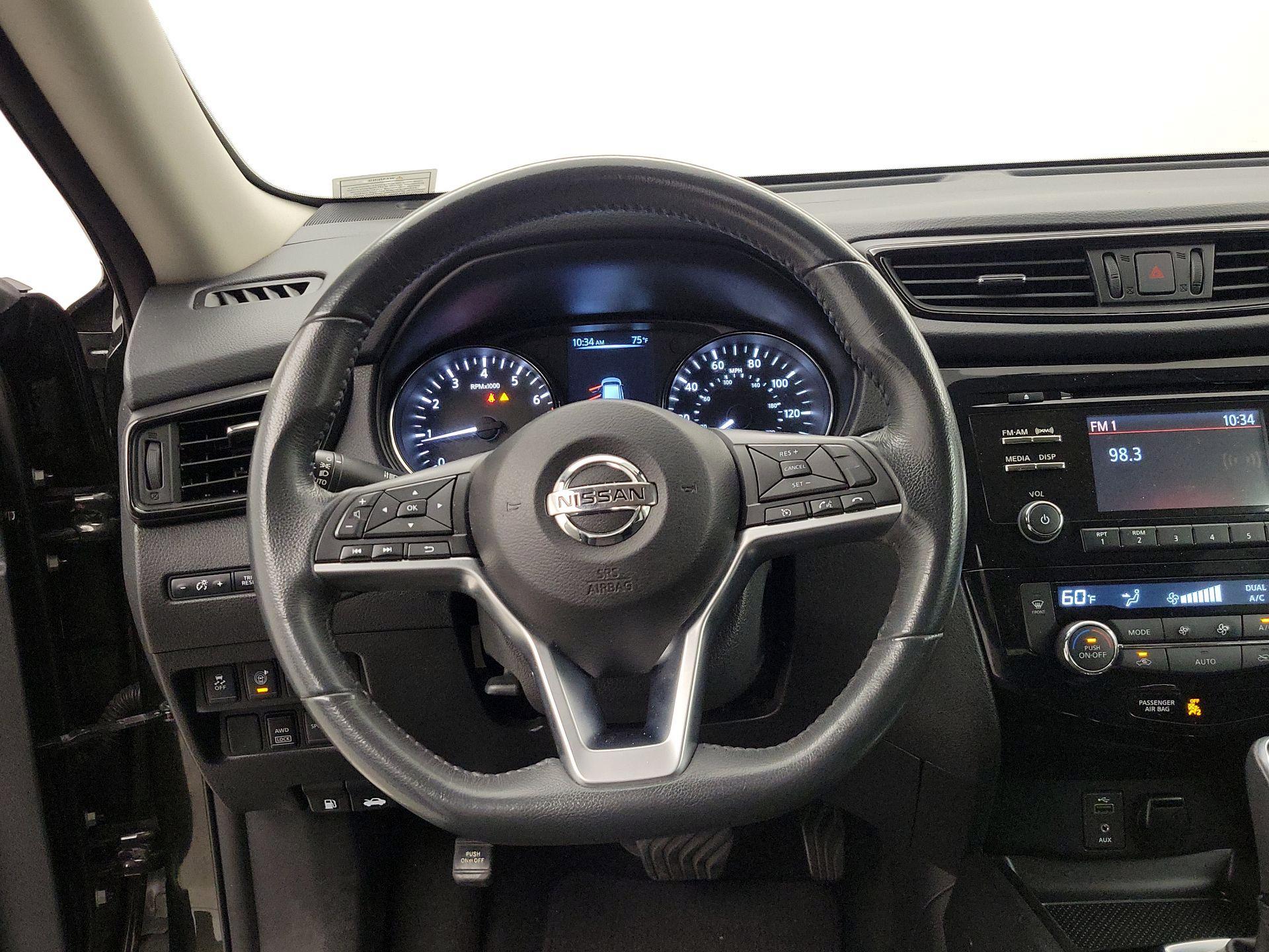 Thumbnail: 2017 Nissan Rogue - 10