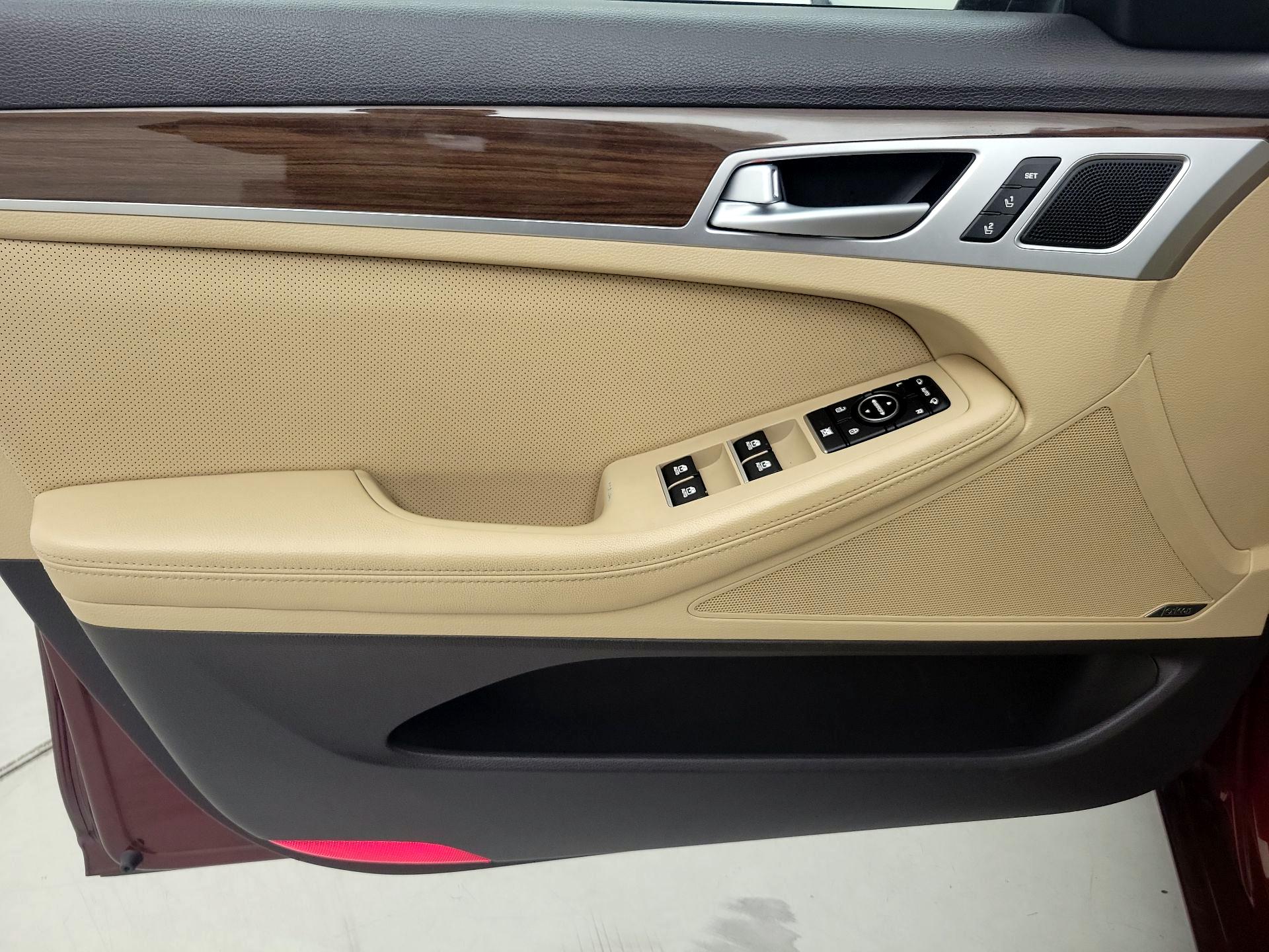 Thumbnail: 2015 Hyundai Genesis - 12