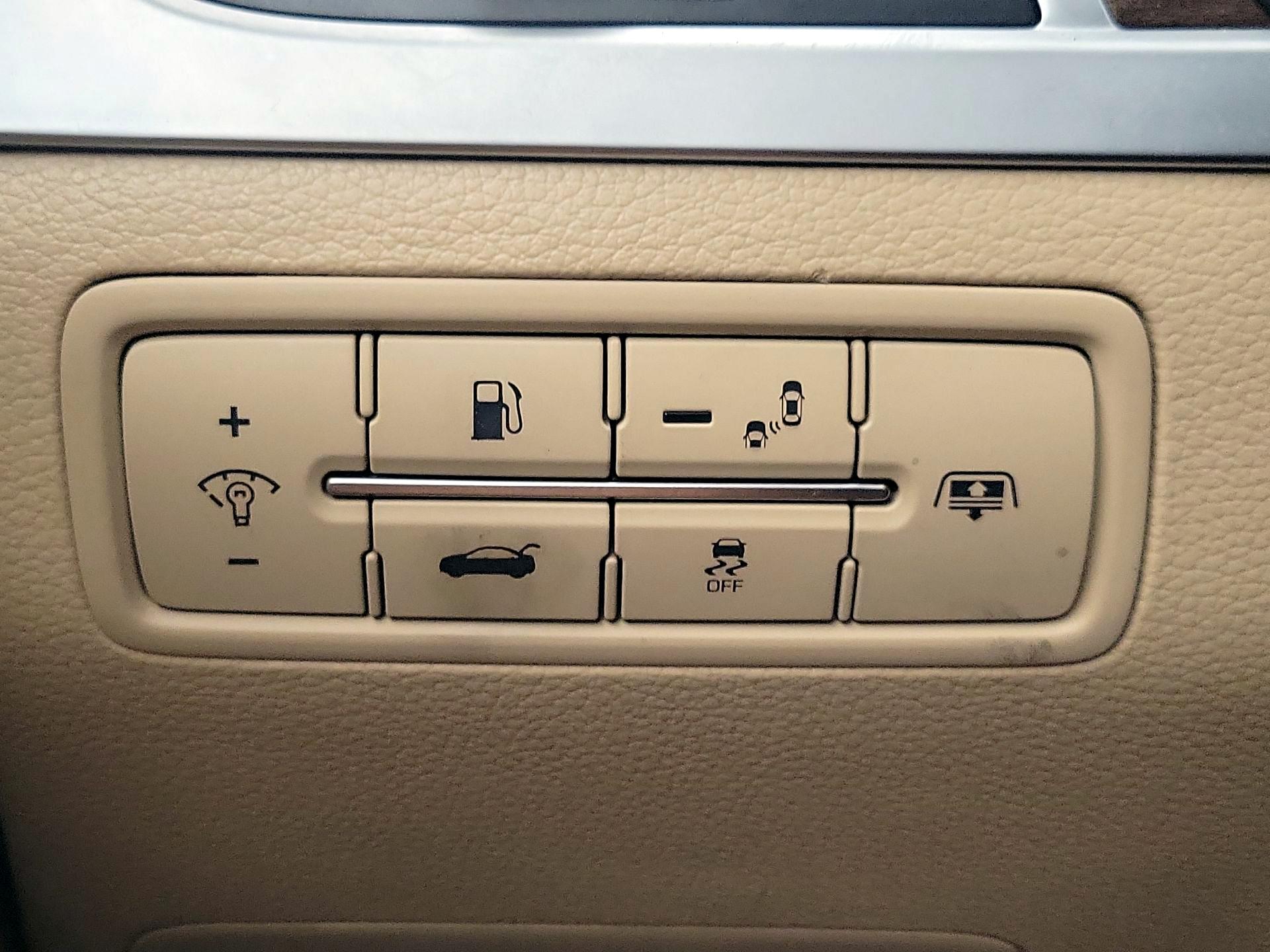 Thumbnail: 2015 Hyundai Genesis - 13