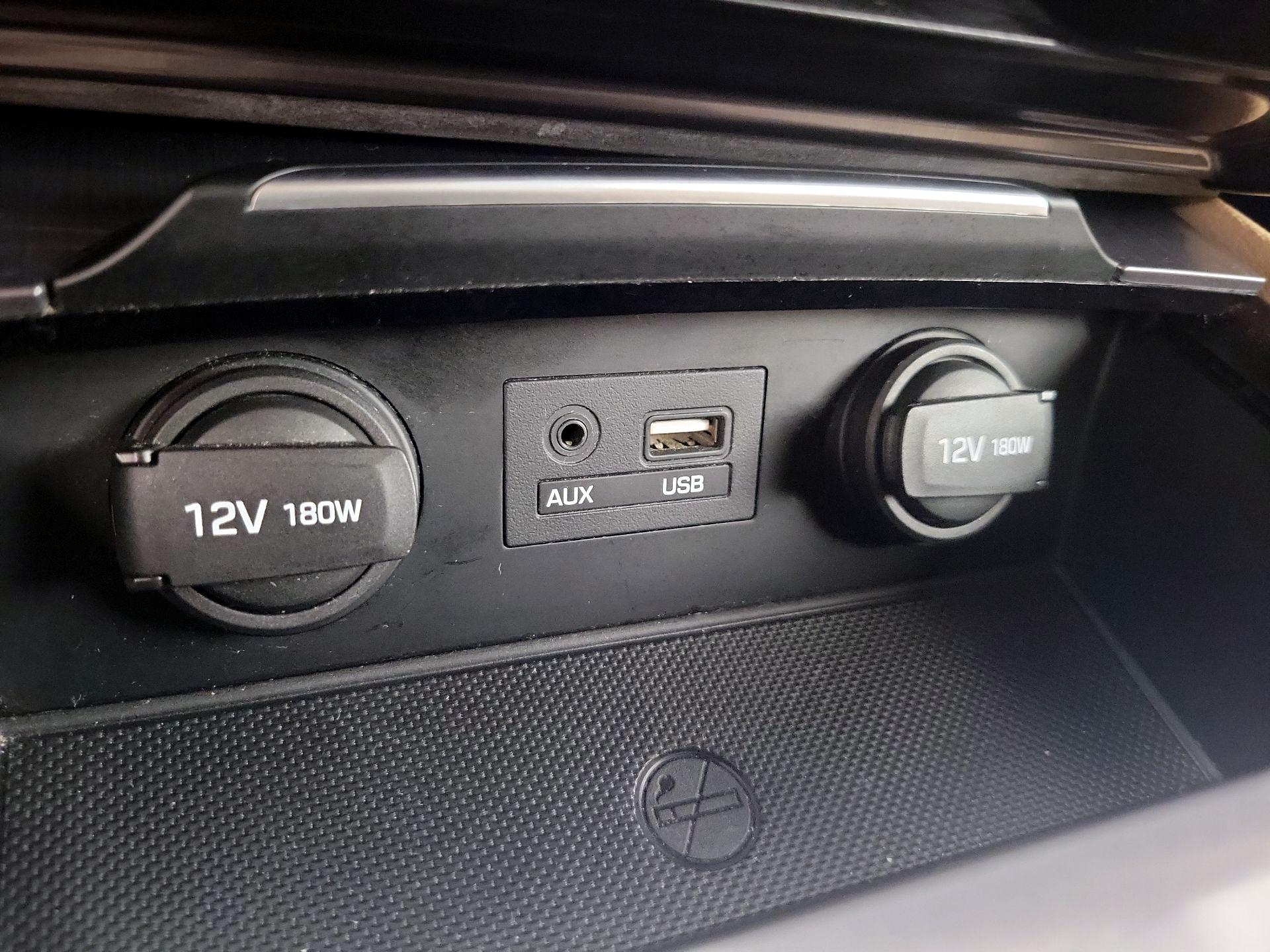 Thumbnail: 2015 Hyundai Genesis - 19