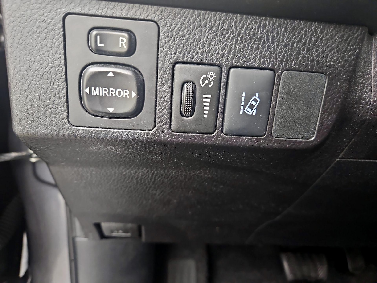 2017 Toyota RAV4 SE - Photo 12