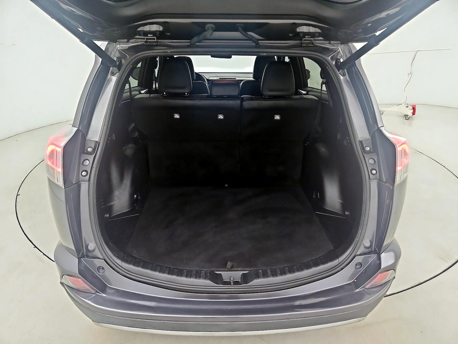2017 Toyota RAV4 SE - Photo 20