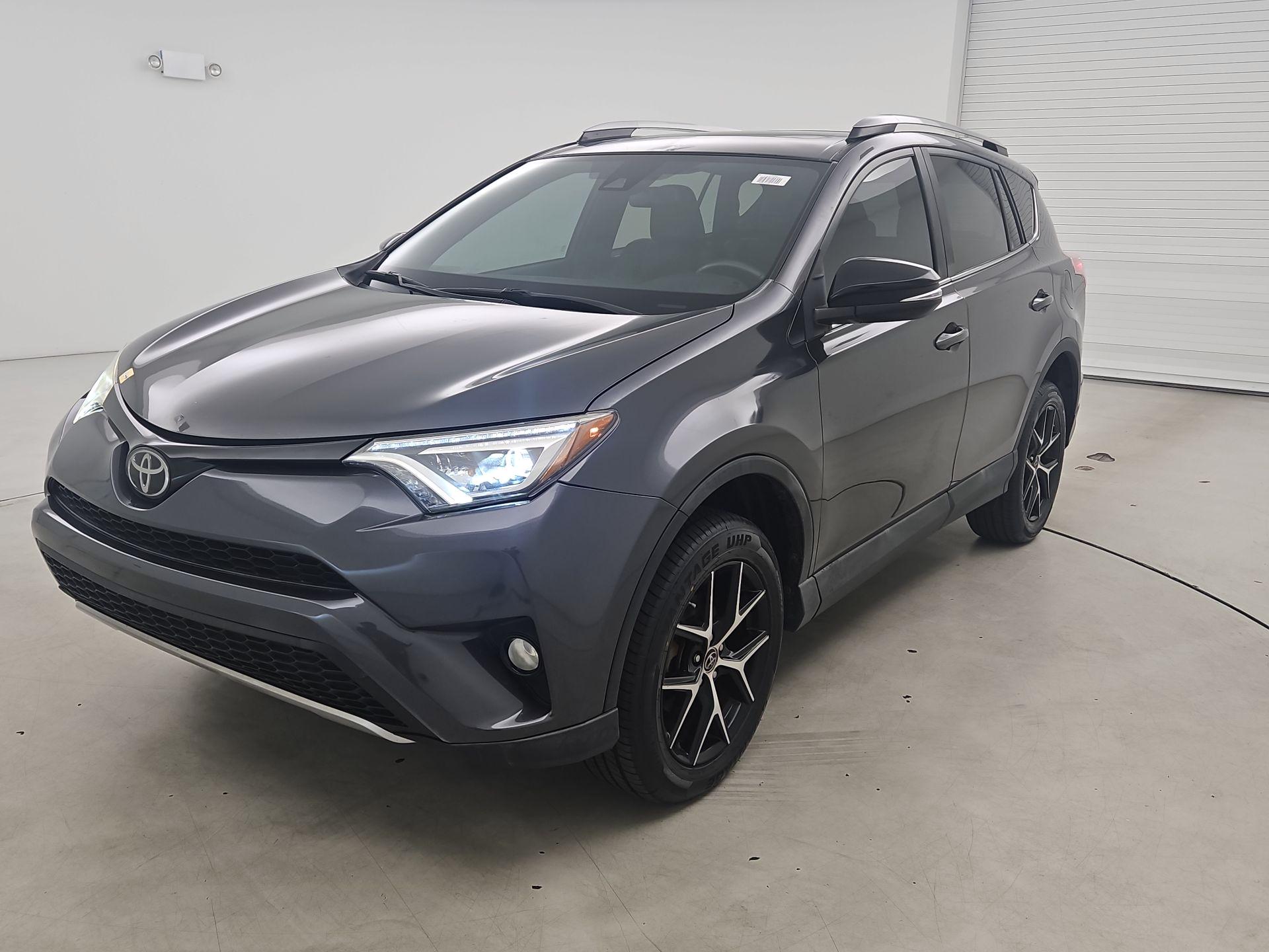 Thumbnail: 2017 Toyota RAV4 - 3