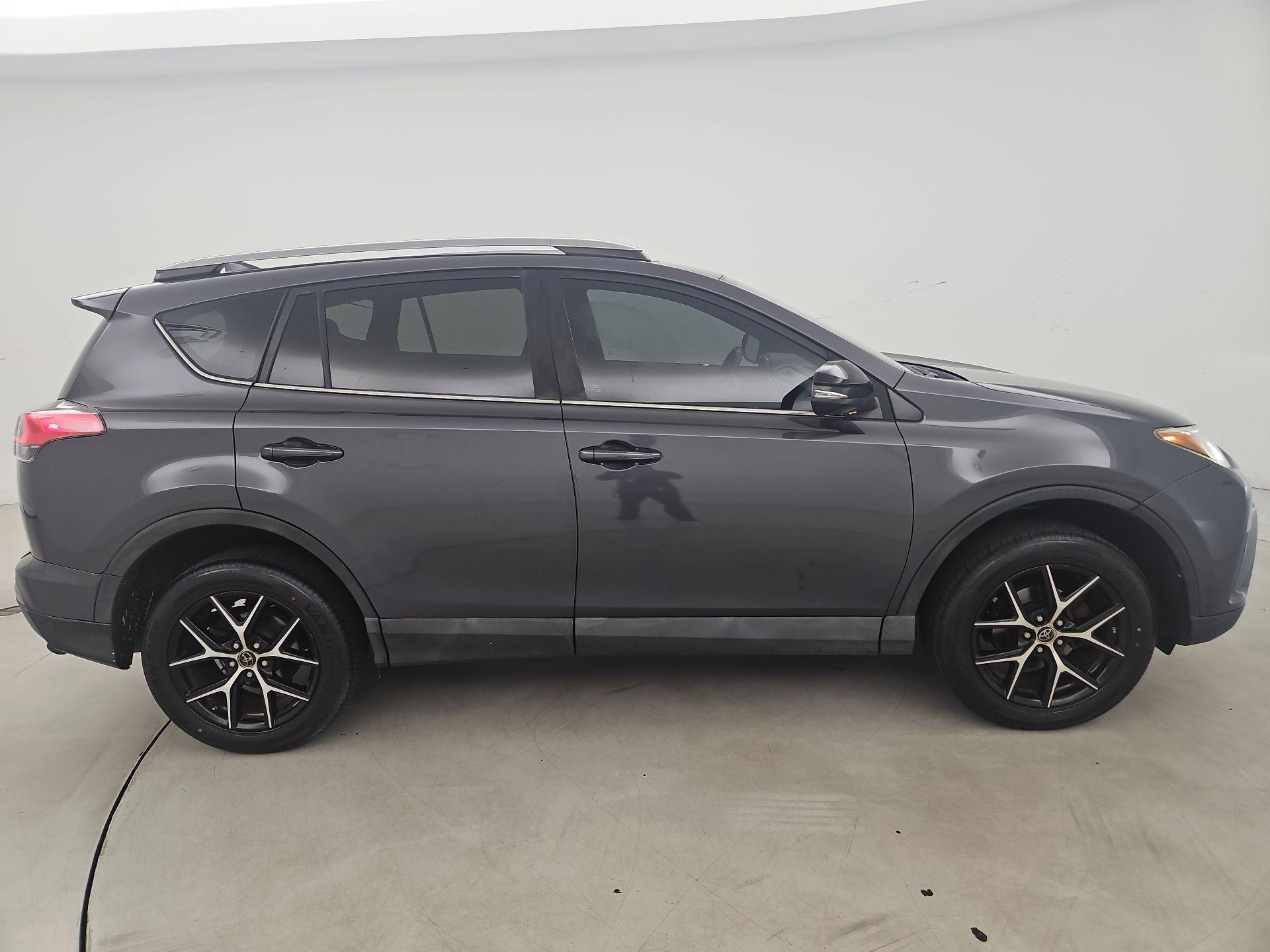 Thumbnail: 2017 Toyota RAV4 - 4
