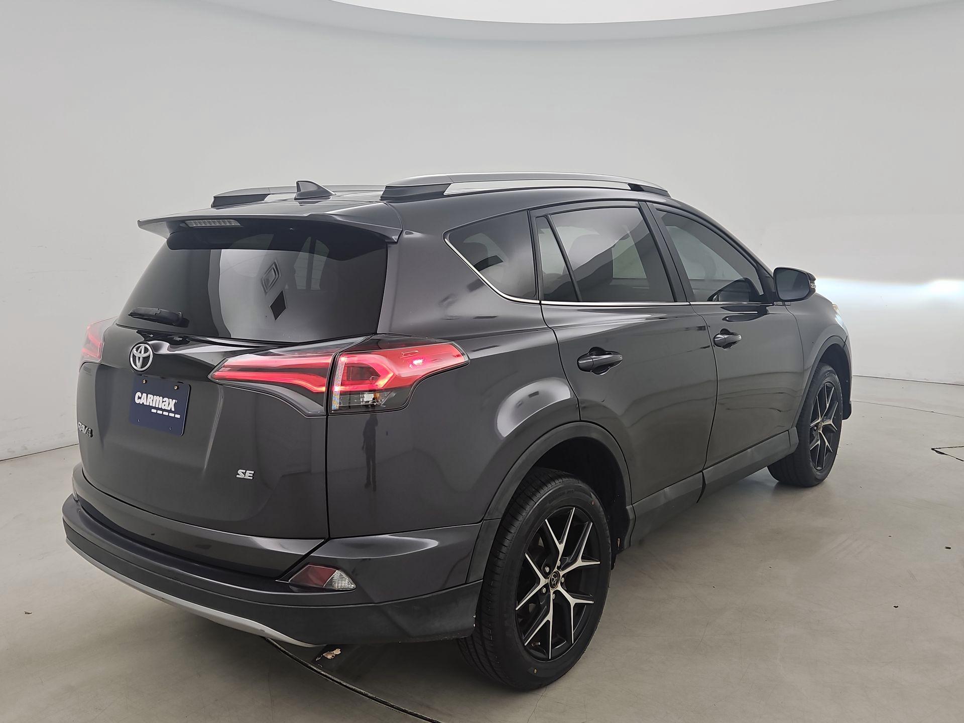 Thumbnail: 2017 Toyota RAV4 - 5