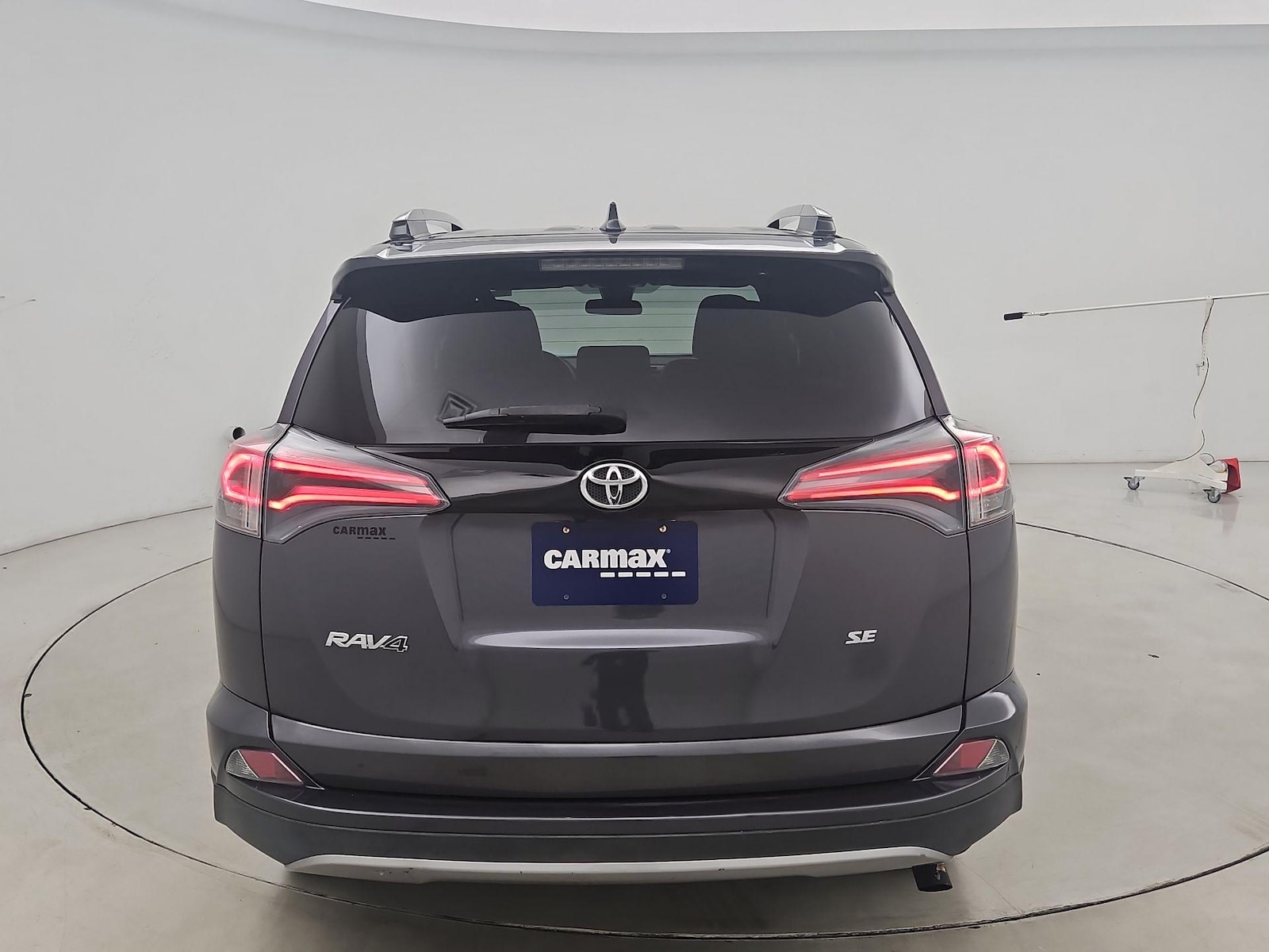 2017 Toyota RAV4 SE - Photo 6